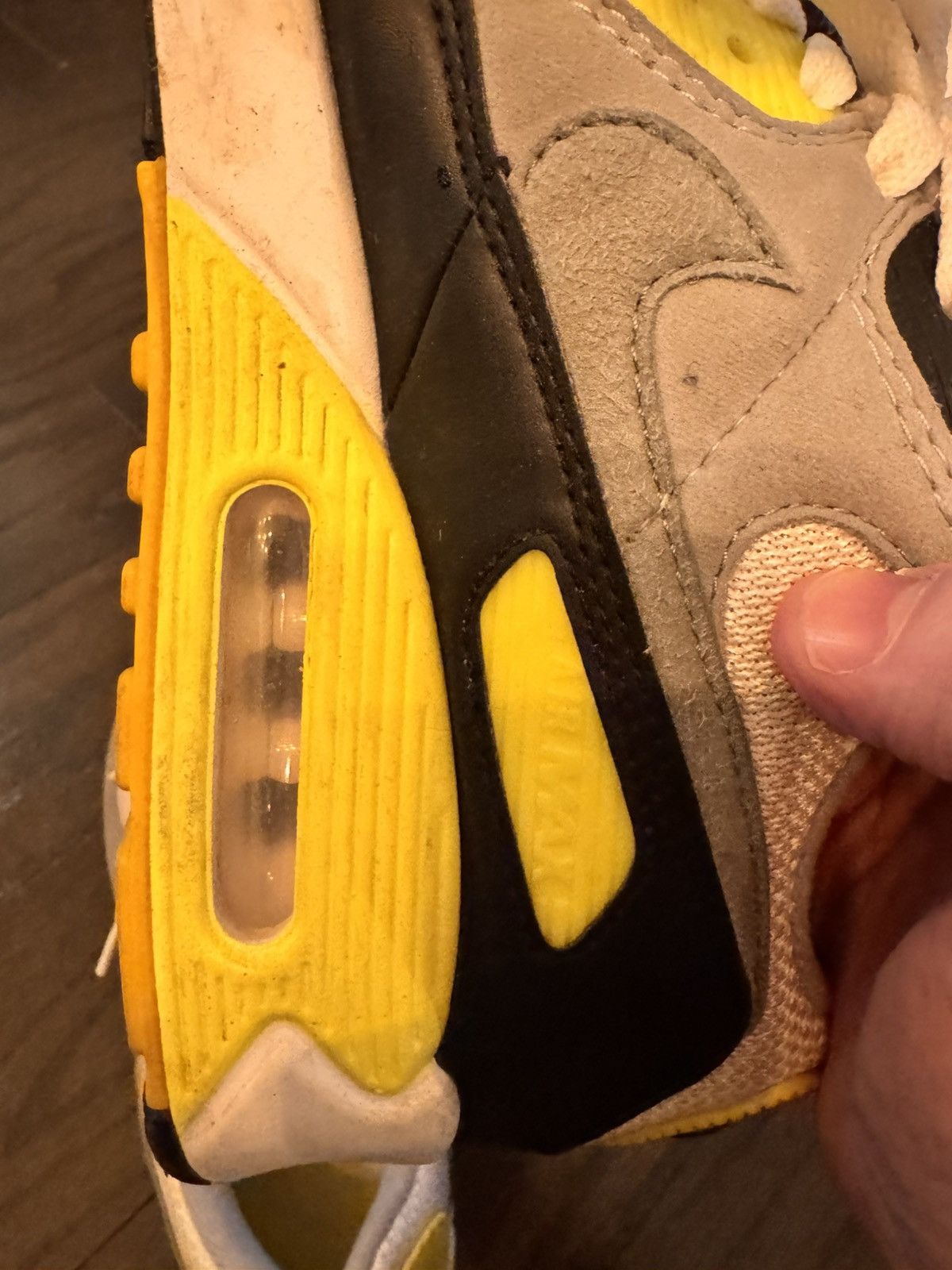 Nike akers Nike Air Max 90 Volt 2020 CD0881-103 Size US 10 / EU 43 - 9 Thumbnail