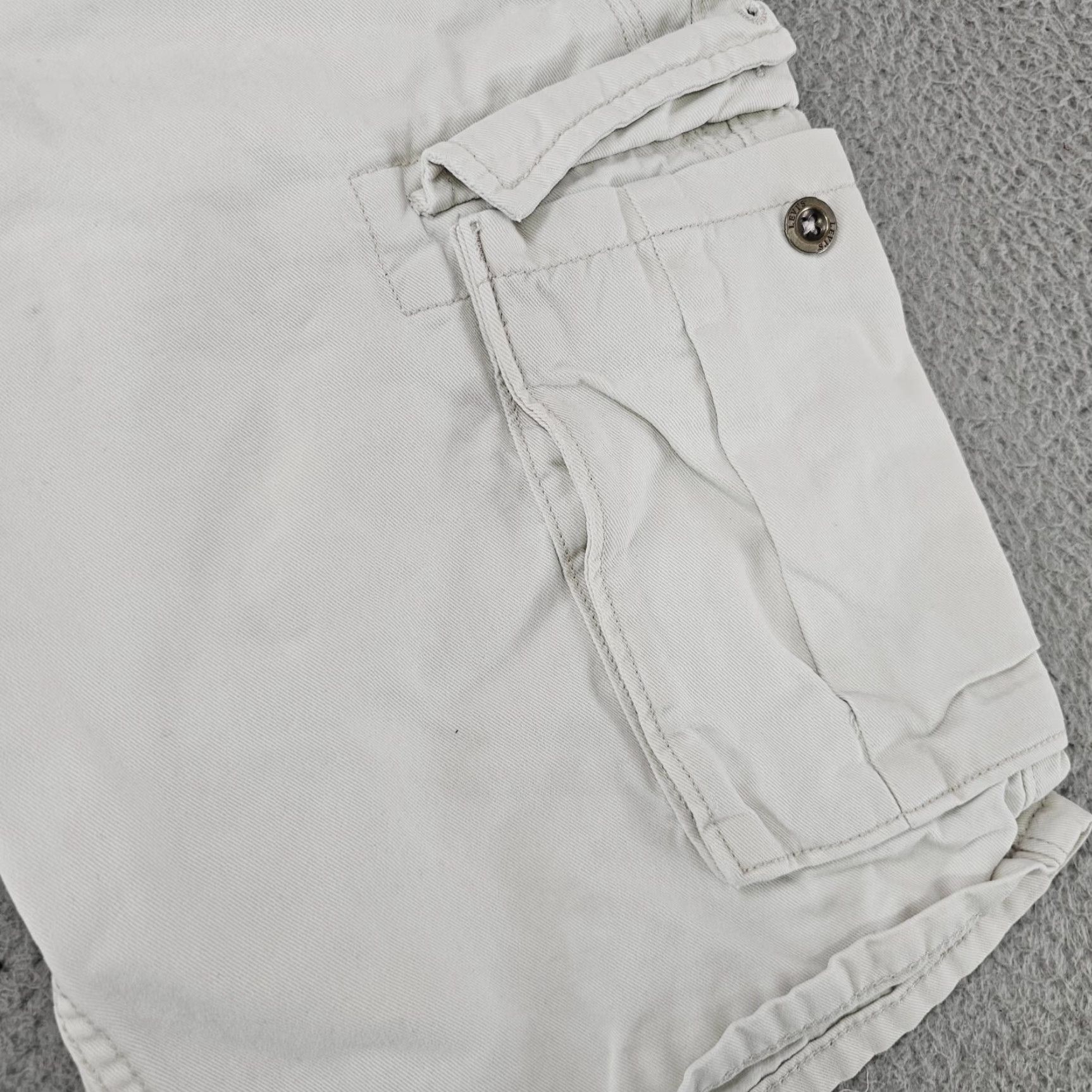 Levi's Levi's Shorts Mens 30 Ivory Cargo Cotton Hiking Outdoor Pocket Casual Size US 30 / EU 46 - 2 Thumbnail