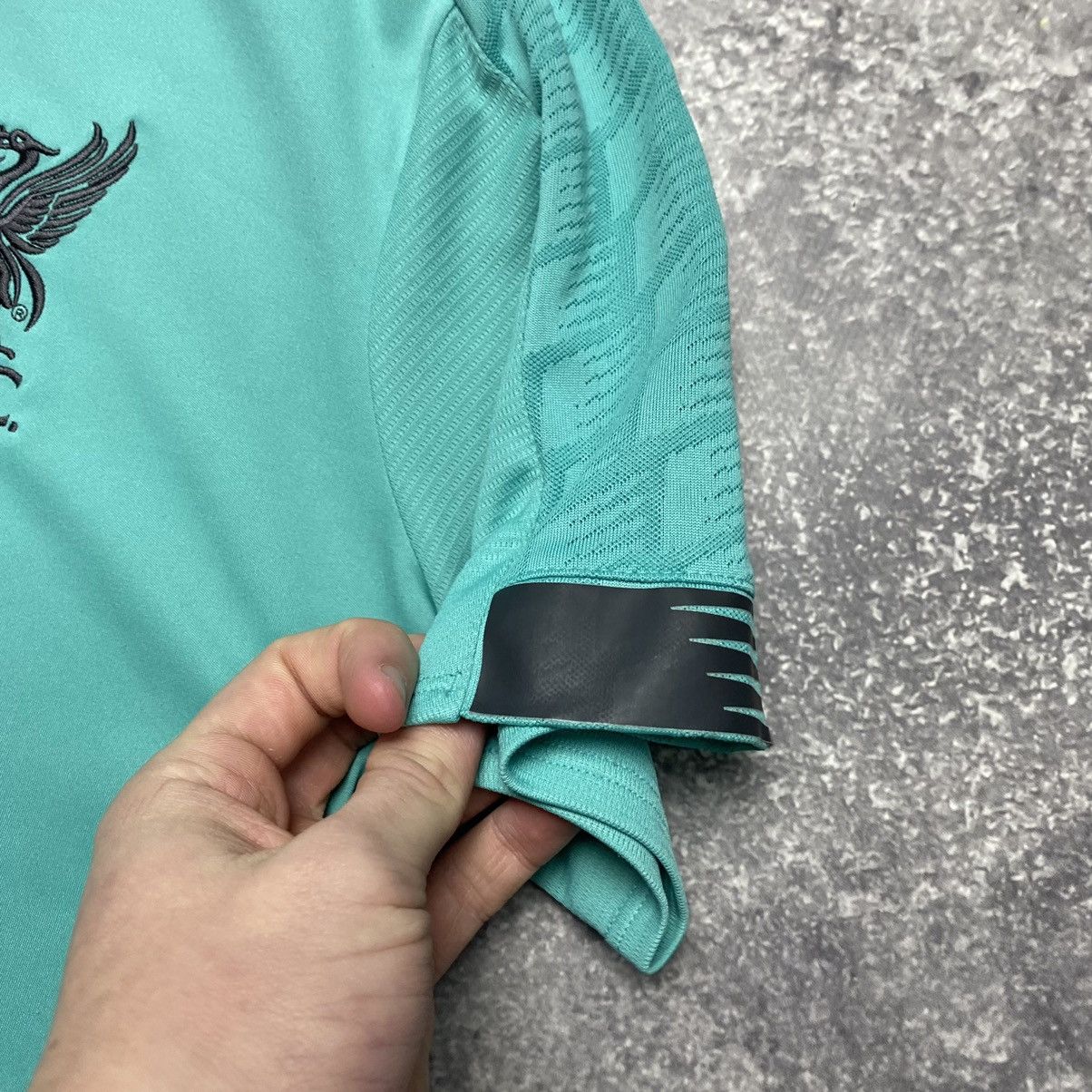 New Balance Men’s New Balance Liverpool Big Logo Training soccer jersey Size US L / EU 52-54 / 3 - 7 Thumbnail
