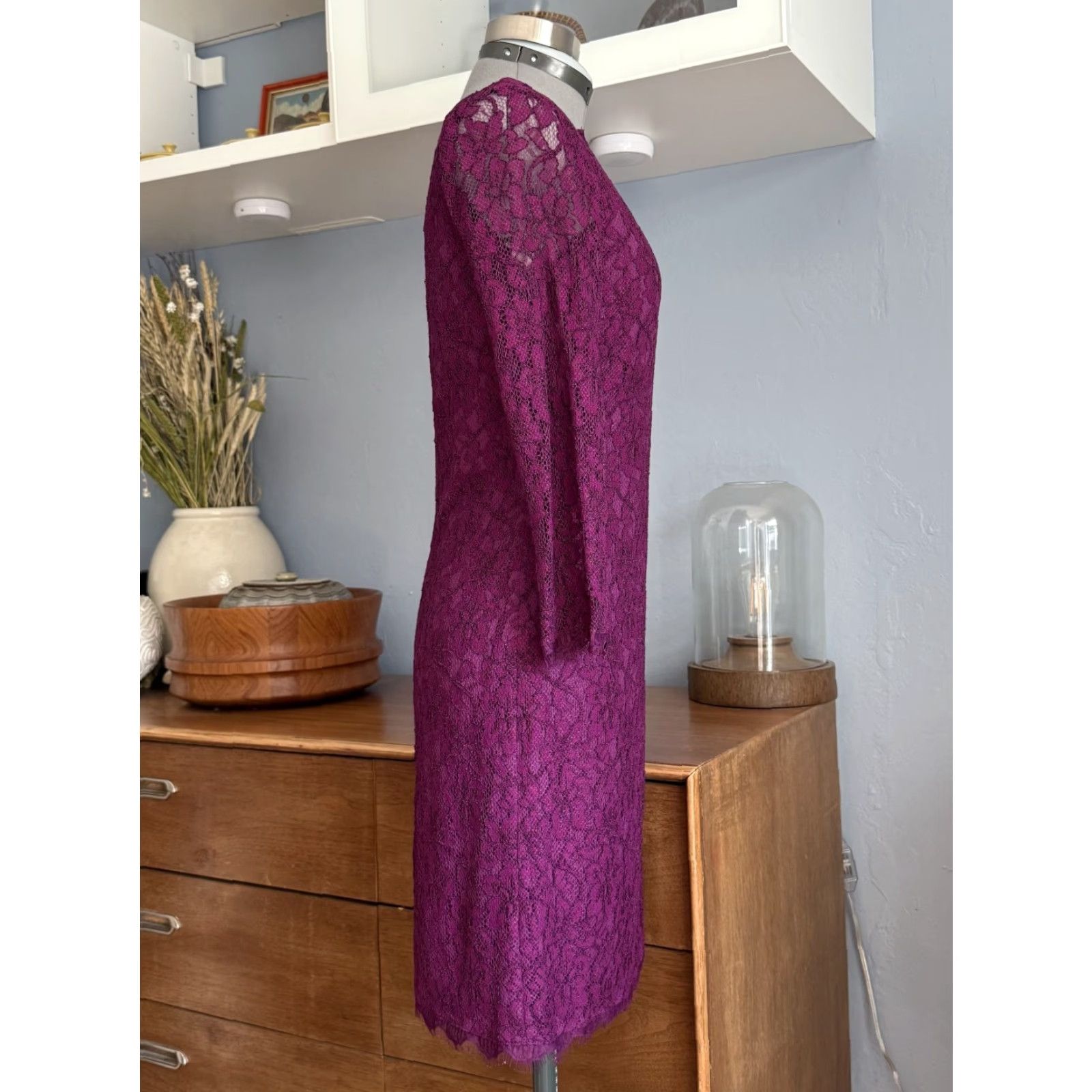 Diane von Furstenberg Diane von Furstenberg Zarita Lace Sheath Dress Beet Size 8 Dress Size M / US 6-8 / IT 42-44 - 4 Thumbnail