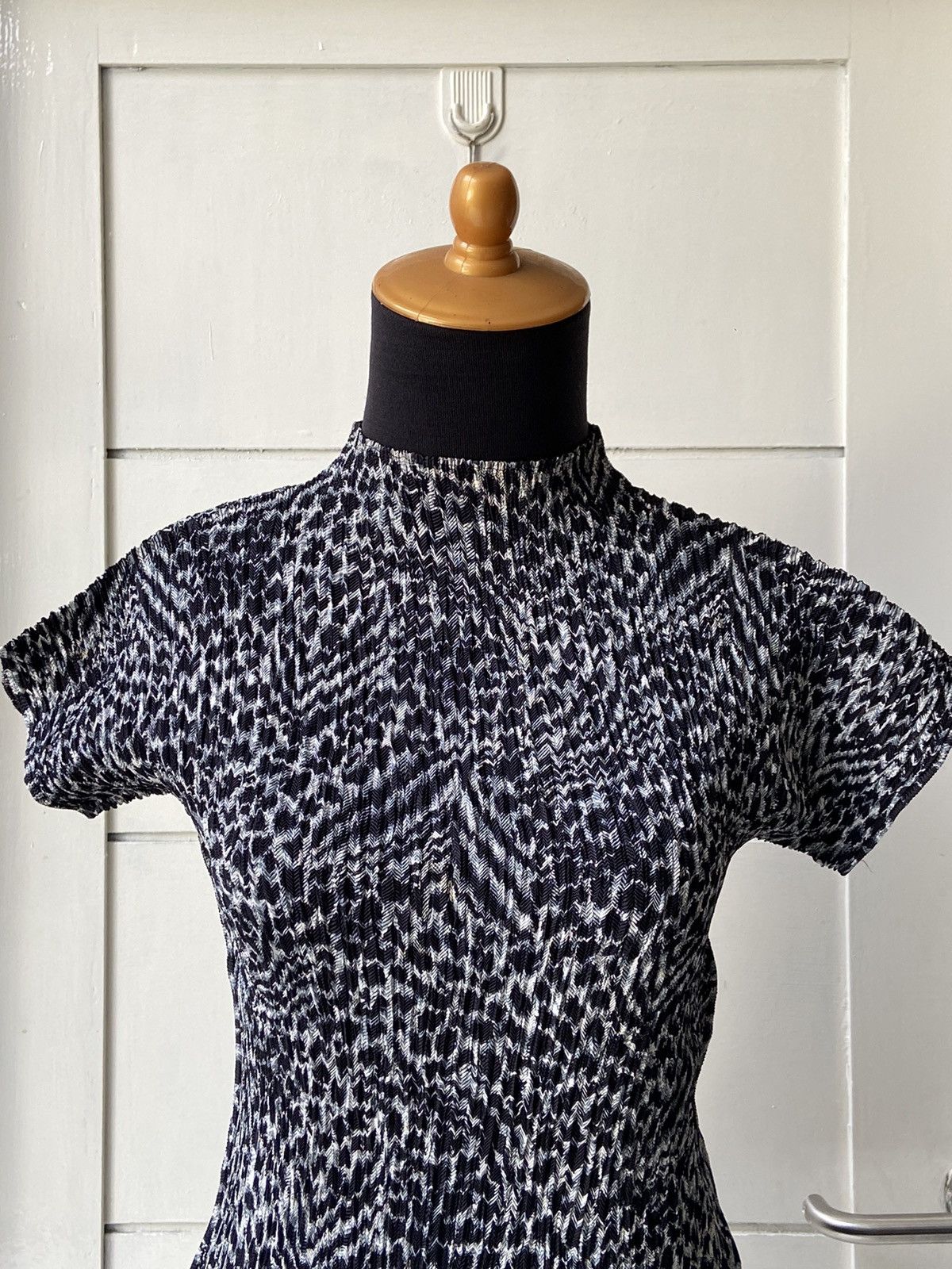 Designer × Japanese Brand VINVERT Black Pleats T-Shirt Size XXS / US 00 / IT 34 - 12 Thumbnail