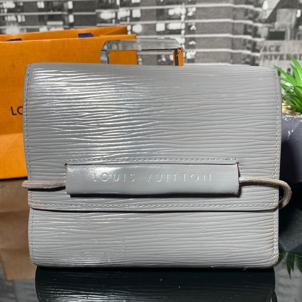 Louis Vuitton Authentic Louis Vuitton Epi Wallet Size ONE SIZE - 4 Thumbnail