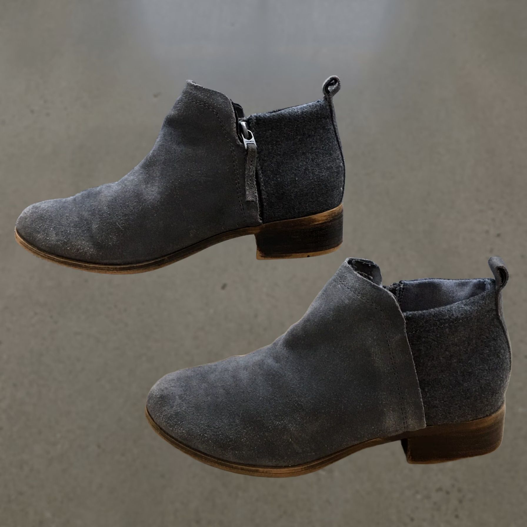 Toms Toms Boots Womens 7 Gray Deia Ankle Bootie Side Zip Suede Casual 10009621 Boots Shoes Gray Suede Ankle Bootie Casual Womens 7 Mens Womens Size US 7 / IT 37 - 1 Thumbnail