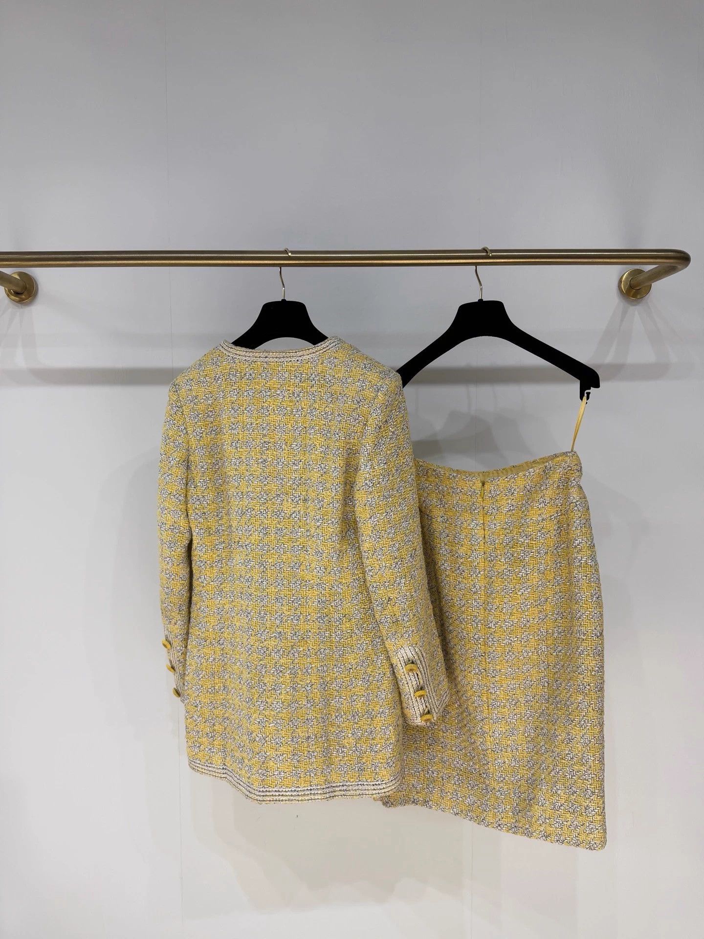Chanel Chanel 93 Runway Wool Yellow Daisy Button Set Size XS / US 0-2 / IT 36-38 - 6 Thumbnail