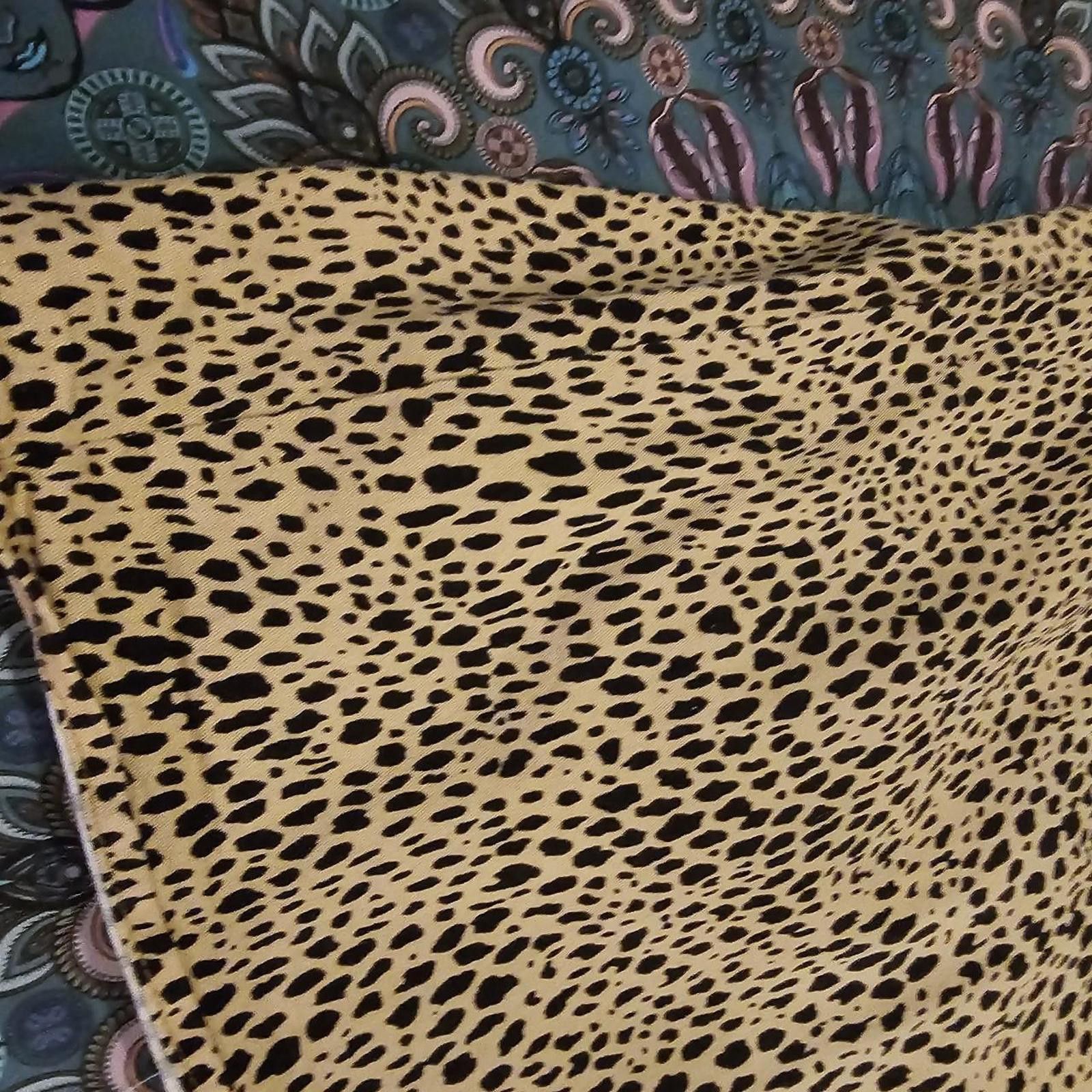 Designer Brandy Melville Women's Black and Tan Cheetah Print Skirt Size 26" / US 2 / IT 38 - 4 Thumbnail