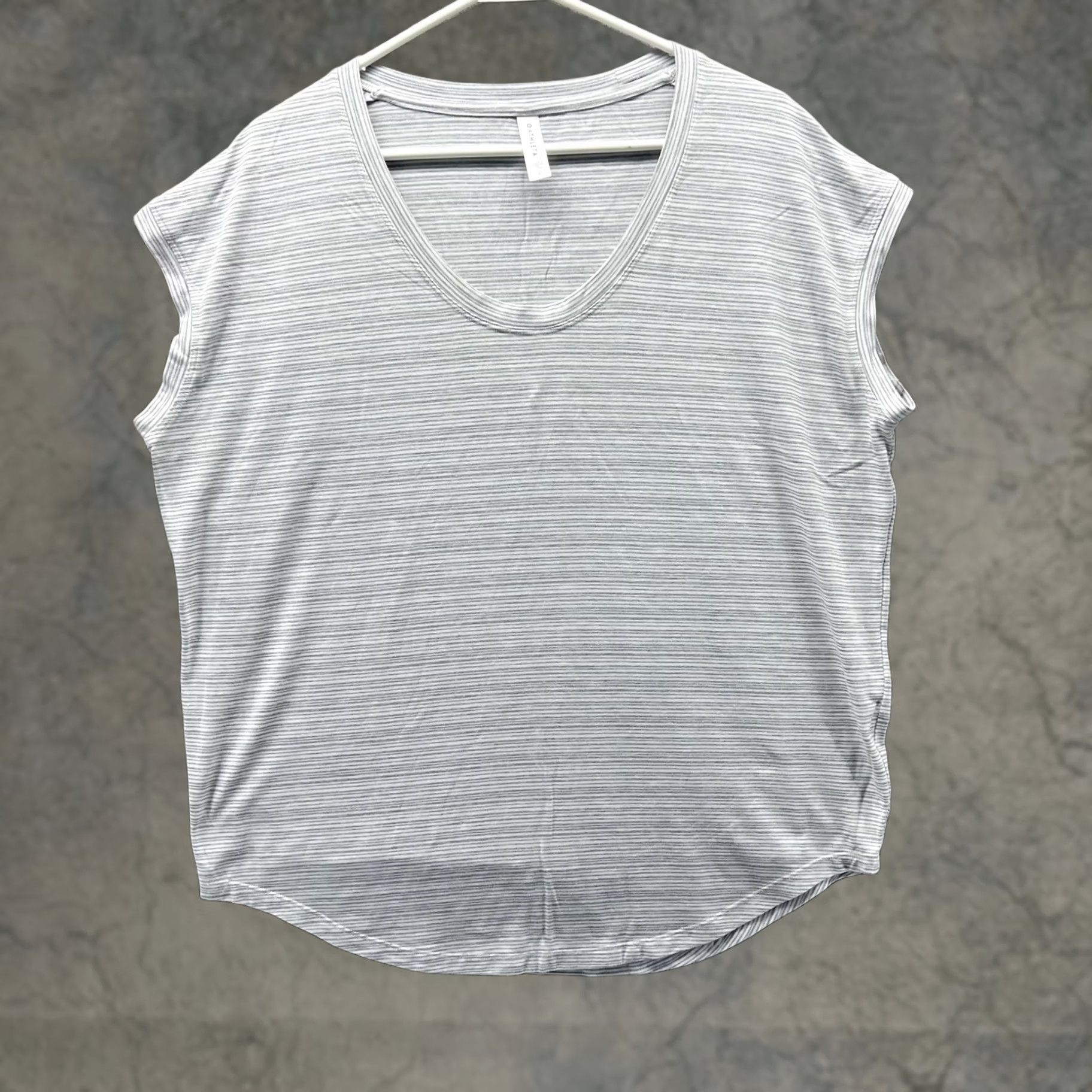 Athleta VINTAGE Athleta Shirt Womens L Gray Stripe V Neck Sleeveless Lightweight Casual Top Size L / US 10 / IT 46 - 1 Thumbnail