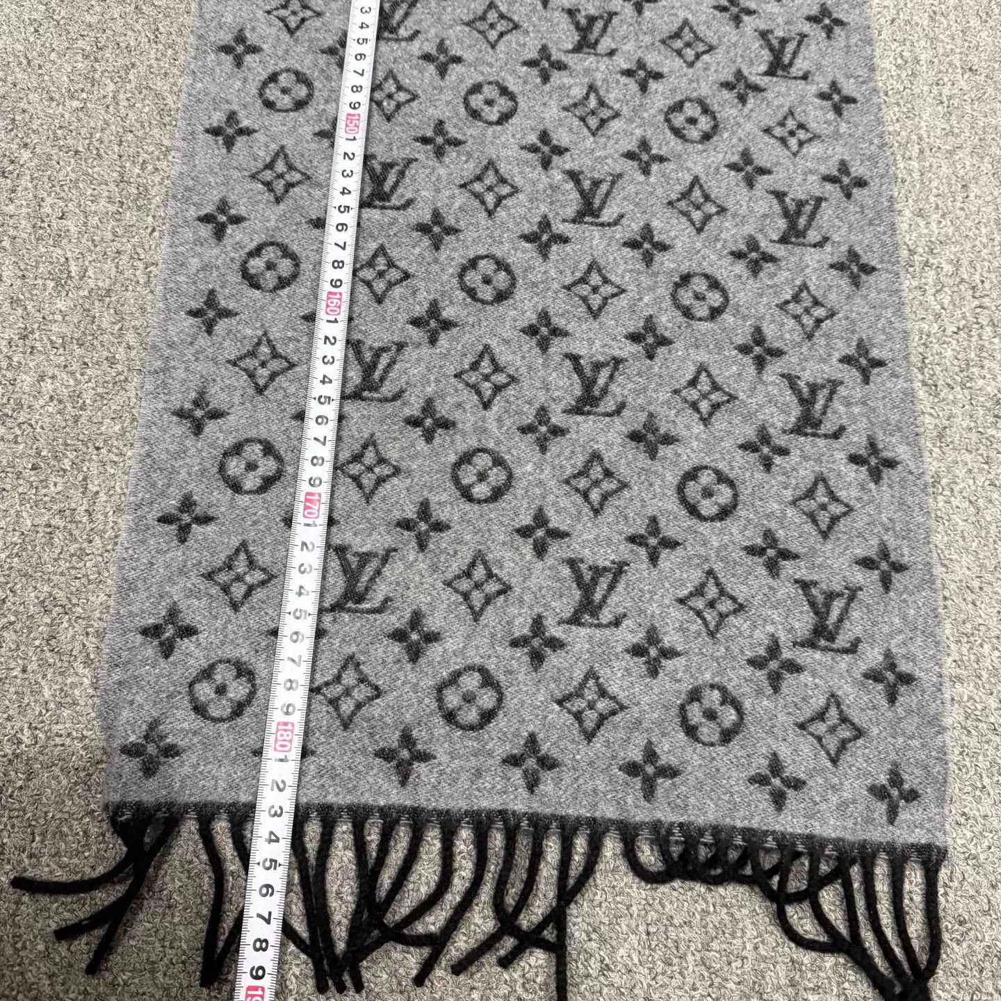 Louis Vuitton LV ombre allover monogram wool scarf unused Size ONE SIZE - 7 Thumbnail