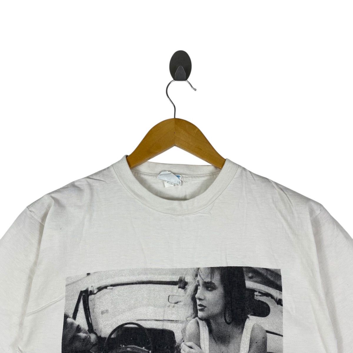Vintage 90s Photo T-Shirt "Hard Knocking Woman" White Men's Vintage Size US M / EU 48-50 / 2 - 2 Thumbnail