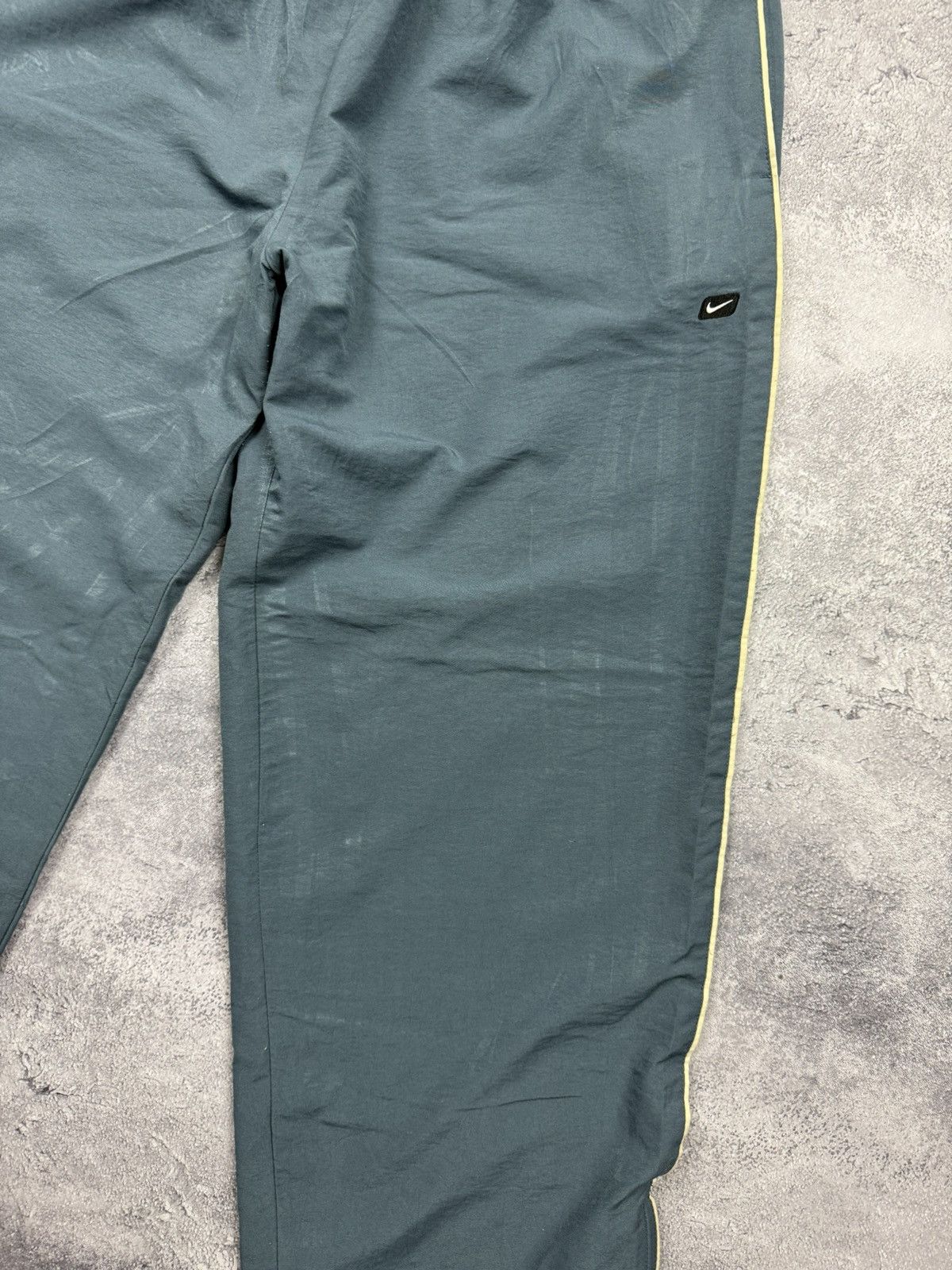 Nike Nike Vintage Track Pants Swoosh Y2K Baggy Sweatpants Hype Size US 36 / EU 52 - 24 Thumbnail