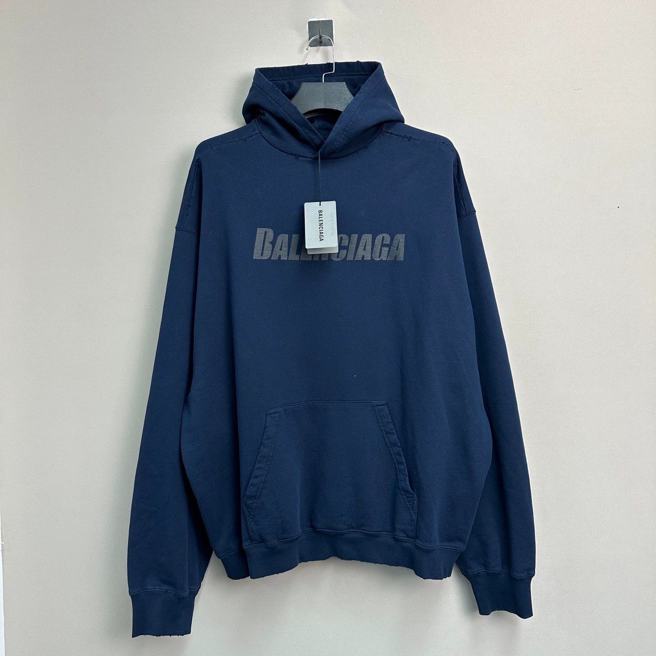 Balenciaga balenciaga new letter cracked hoodie size M Size US M / EU 48-50 / 2 - 1 Thumbnail