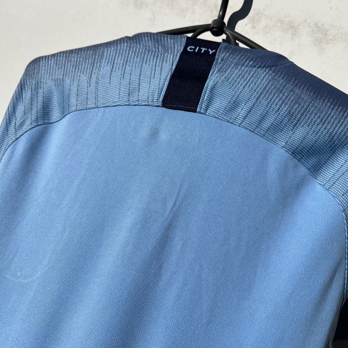 Nike MANCHESTER CITY 2018 2019 FOOTBALL SHIRT SOCCER JERSEY NIKE Size US S / EU 44-46 / 1 - 9 Thumbnail