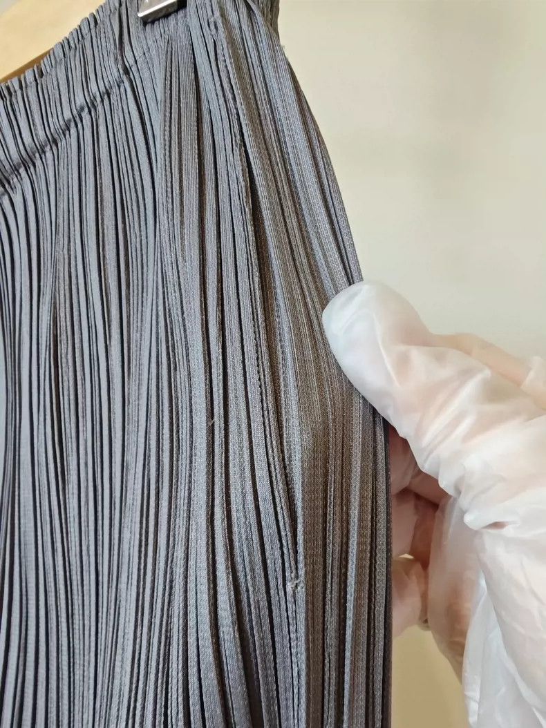 Issey Miyake Issey Miyake size:2 A dark grey skirt Size 42" / US 20 - 7 Thumbnail