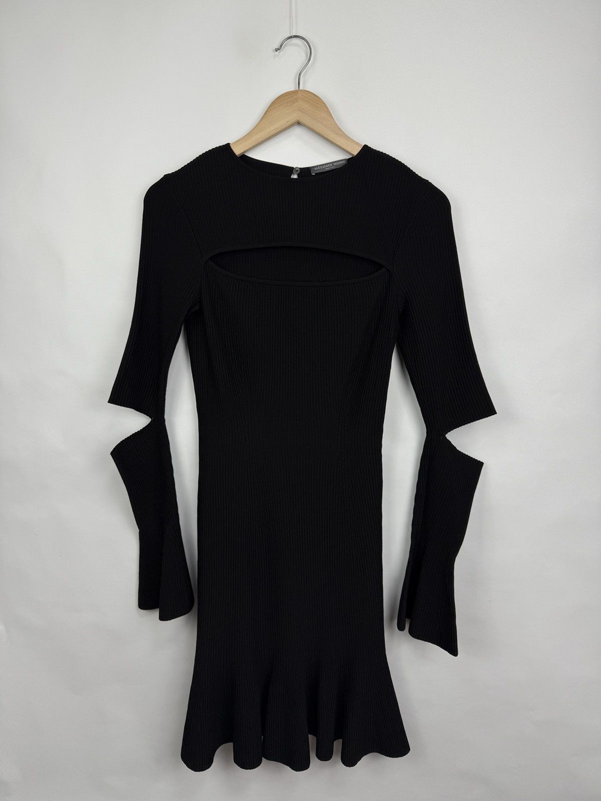 Alexander McQueen 🇮🇹 RRP $2490 Alexander McQueen Black Cut-Out Sleeve Dress Size XS / US 0-2 / IT 36-38 - 4 Thumbnail