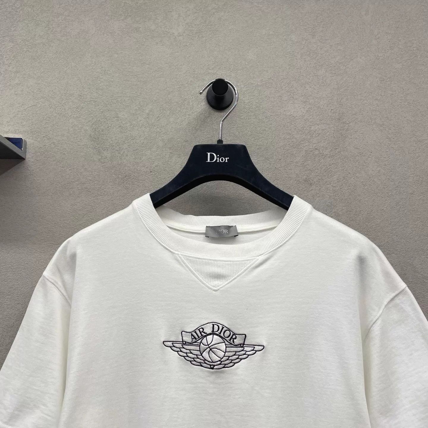 Dior DIOR x JORDAN White T-Shirt S Embroidered Logo Minimal Size US S / EU 44-46 / 1 - 4 Thumbnail