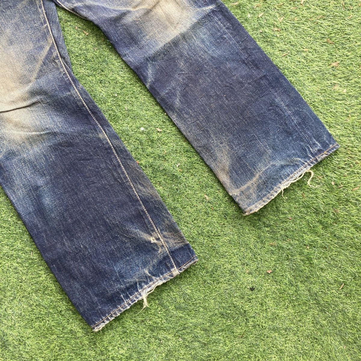 Denime VINTAGE DENIME SELVEDGE BUCKLE BACK DISTRESSED JEANS Size US 29 - 6 Thumbnail