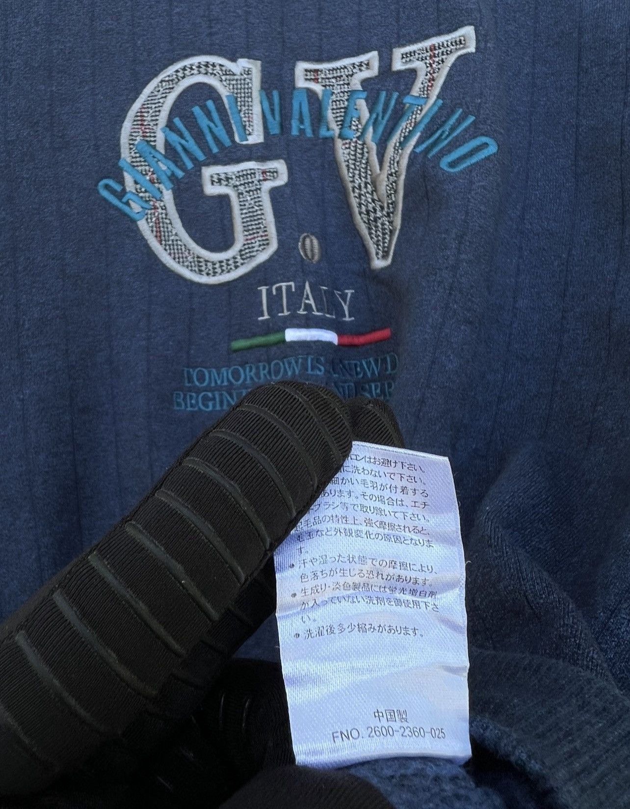 Valentino Vintage Gianni Valentino Embroidered Crewneck Sweatshirt M Size US M / EU 48-50 / 2 - 6 Thumbnail