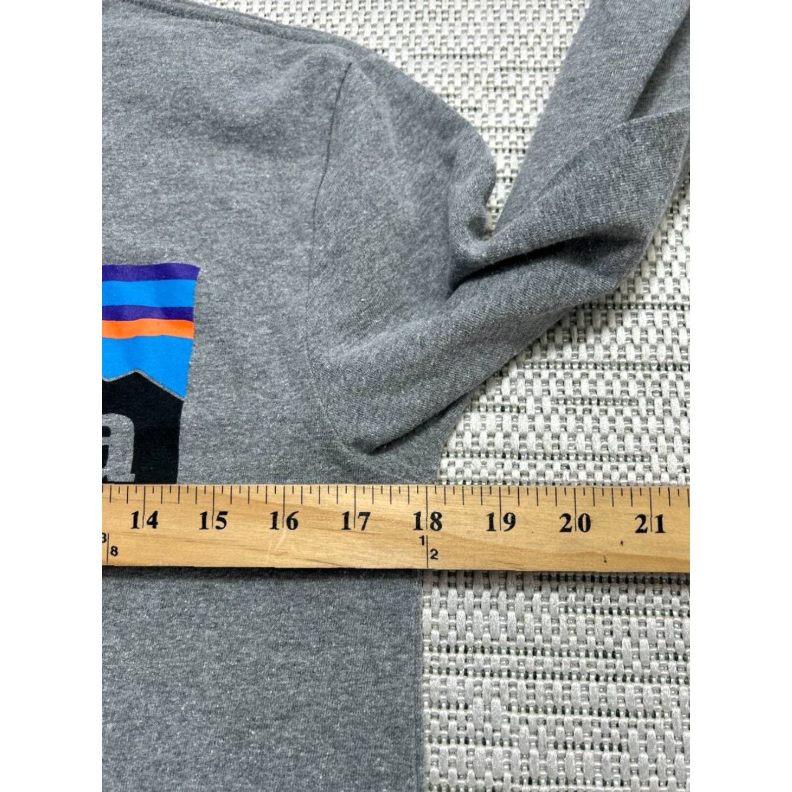 Patagonia Patagonia T Shirt Mens Small Gray Long Sleeve P 6 Logo Responsibili Regular Fit Size US S / EU 44-46 / 1 - 7 Thumbnail