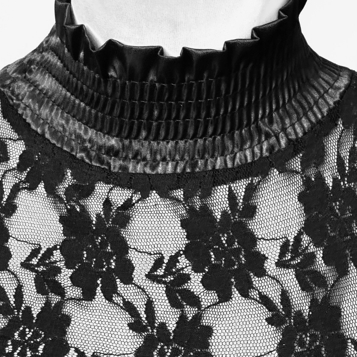 Vintage Vintage gothic lace blouse Size S / US 4 / IT 40 - 3 Thumbnail