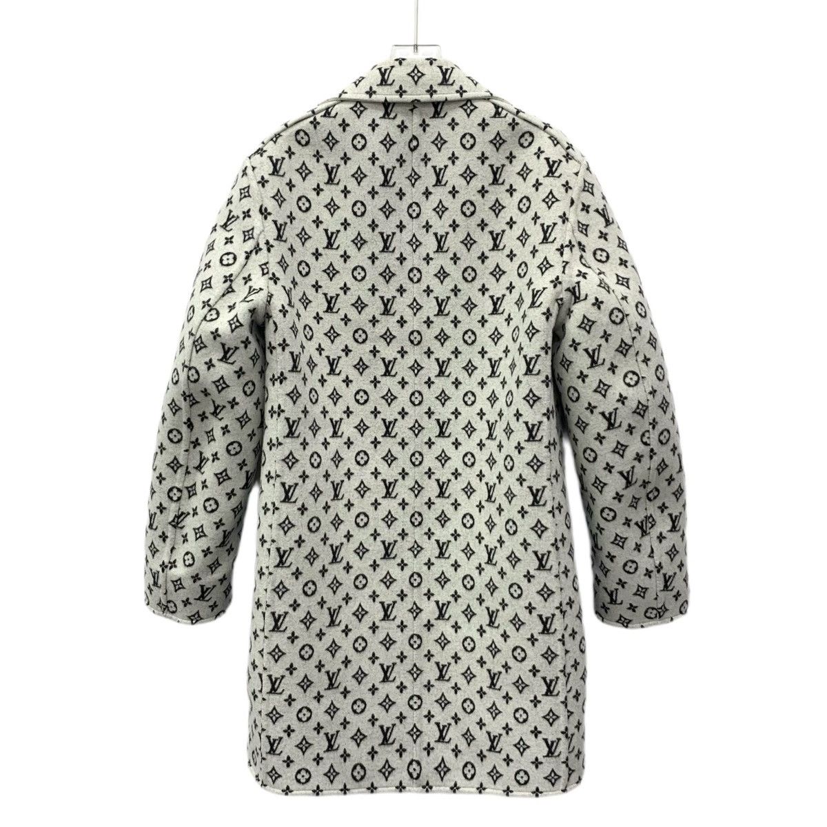 Louis Vuitton Louis Vuitton 23 Logo Full Print Sheep Wool Reversible Coat Size XS / US 0-2 / IT 36-38 - 4 Thumbnail