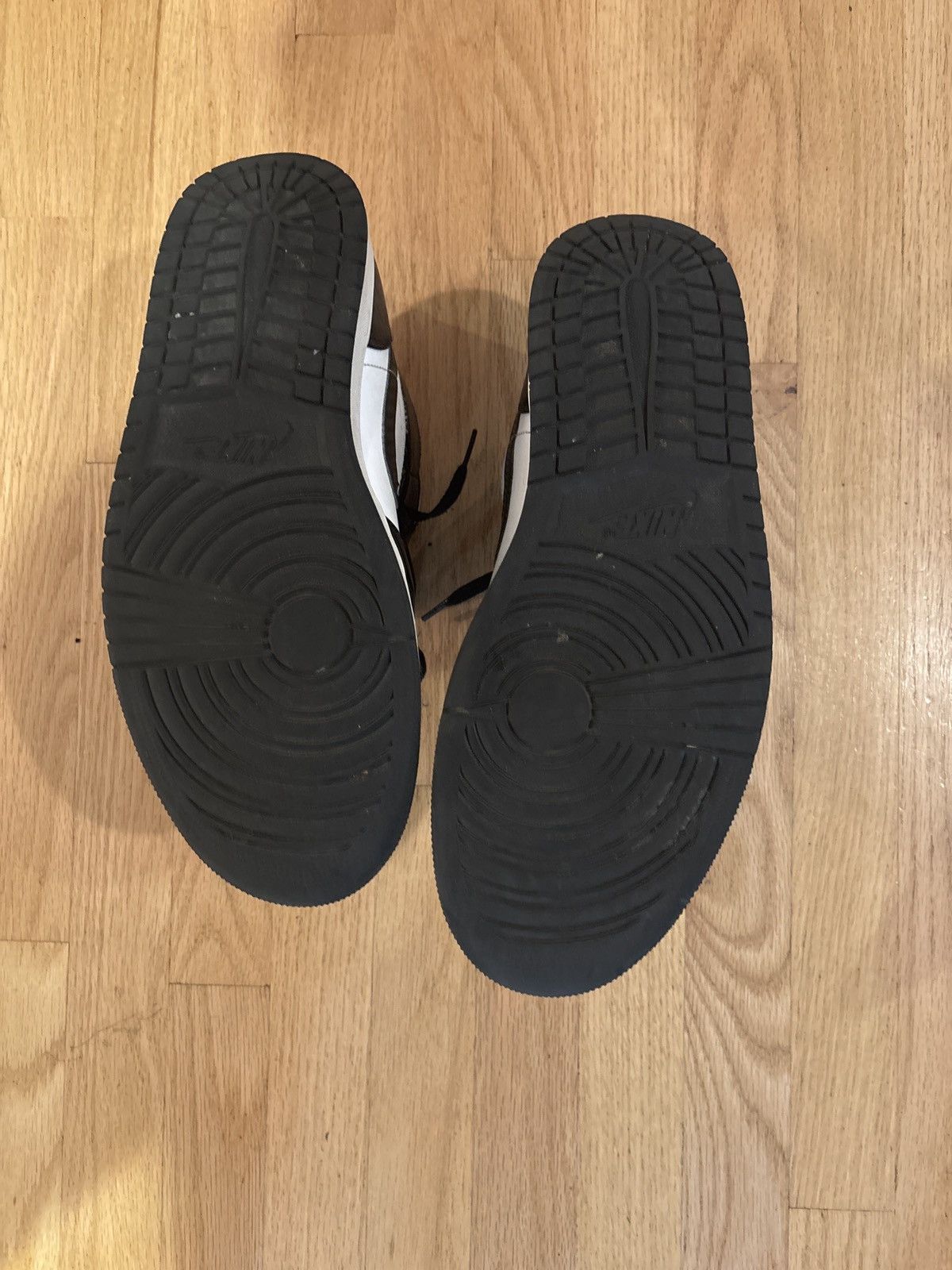 Jordan Brand Jordan 1 mids Size US 14 / EU 47 - 4 Thumbnail