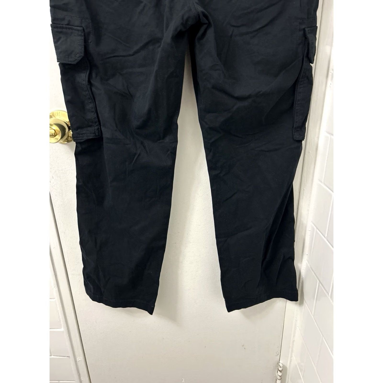 Vintage Goodfellow & Co Cargo Pants Mens 33x30 Black Relaxed Fit Tapered Leg YKK NWT Pants Mens Black 33 Regular Stretch Pocket Cargo NWT Size US 33 - 3 Thumbnail