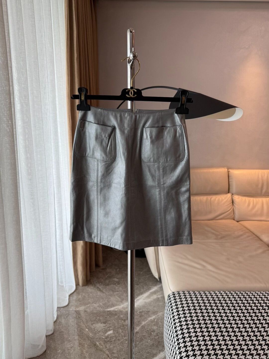 Chanel Chanel Vintage Silver Leather Skirt Size 36" / US 14 / IT 50 - 1 Thumbnail
