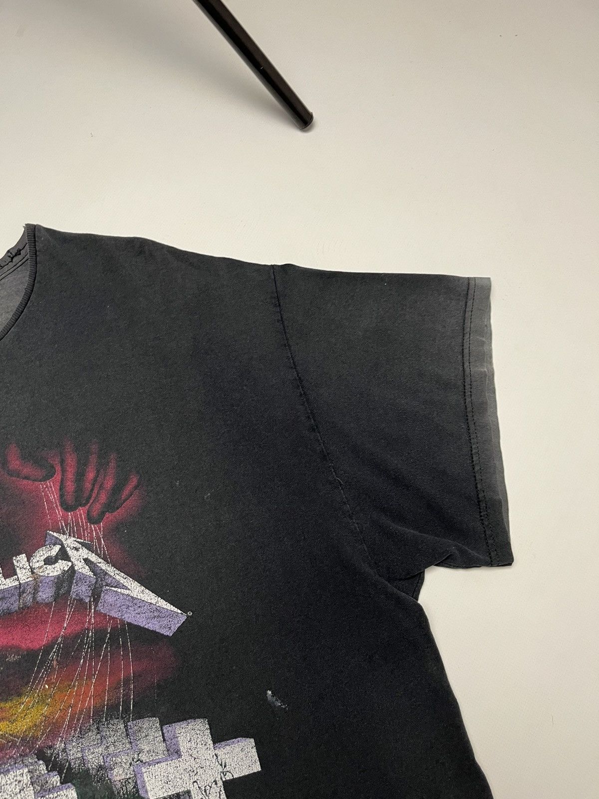 Metallica Vintage 1994 Metallica thrashed tour tee Size US L / EU 52-54 / 3 - 9 Thumbnail