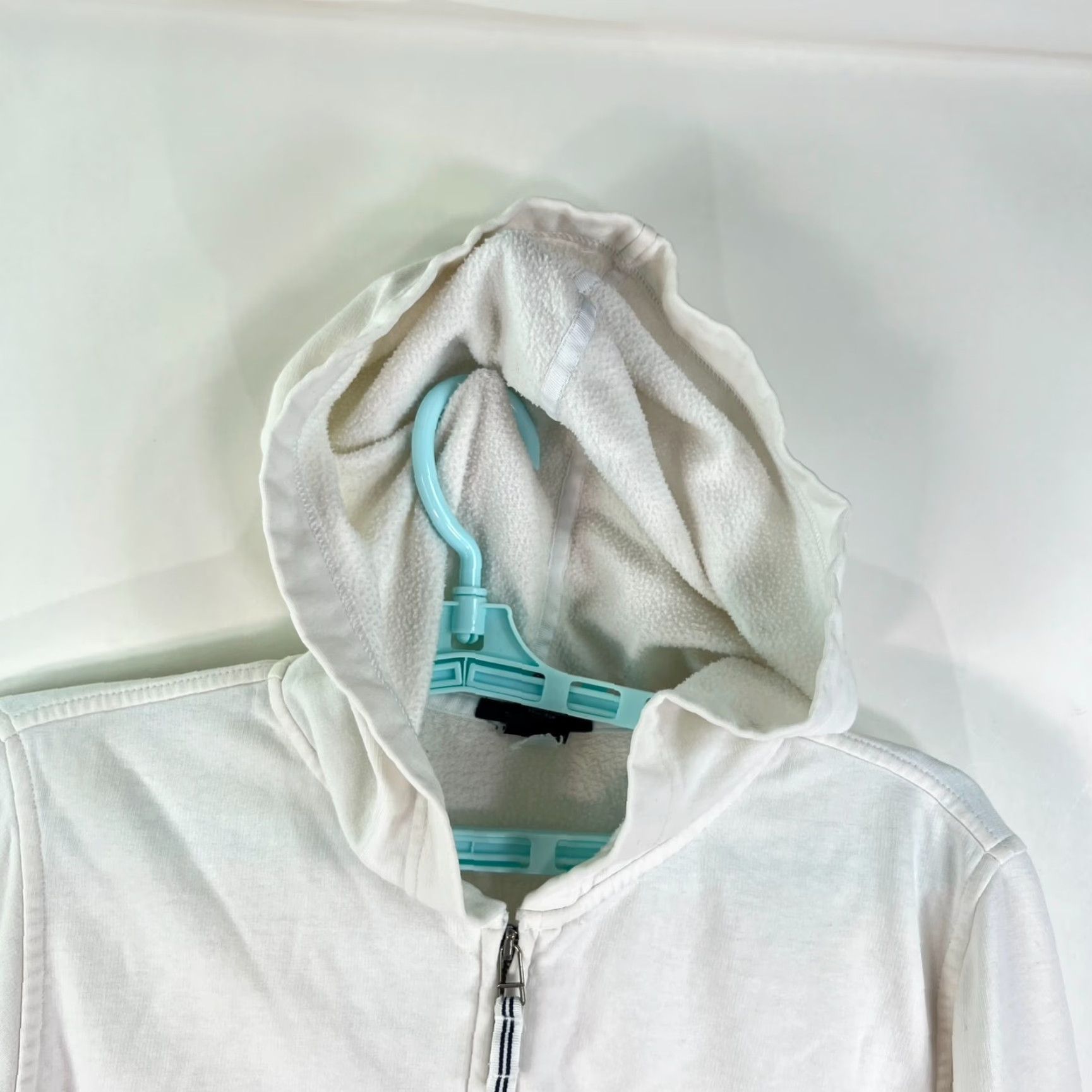 Gap Gap Zip Up Hoodie Women M White Long Sleeve Full Zip Hooded Activewear Solid Logo Size M / US 6-8 / IT 42-44 - 2 Thumbnail