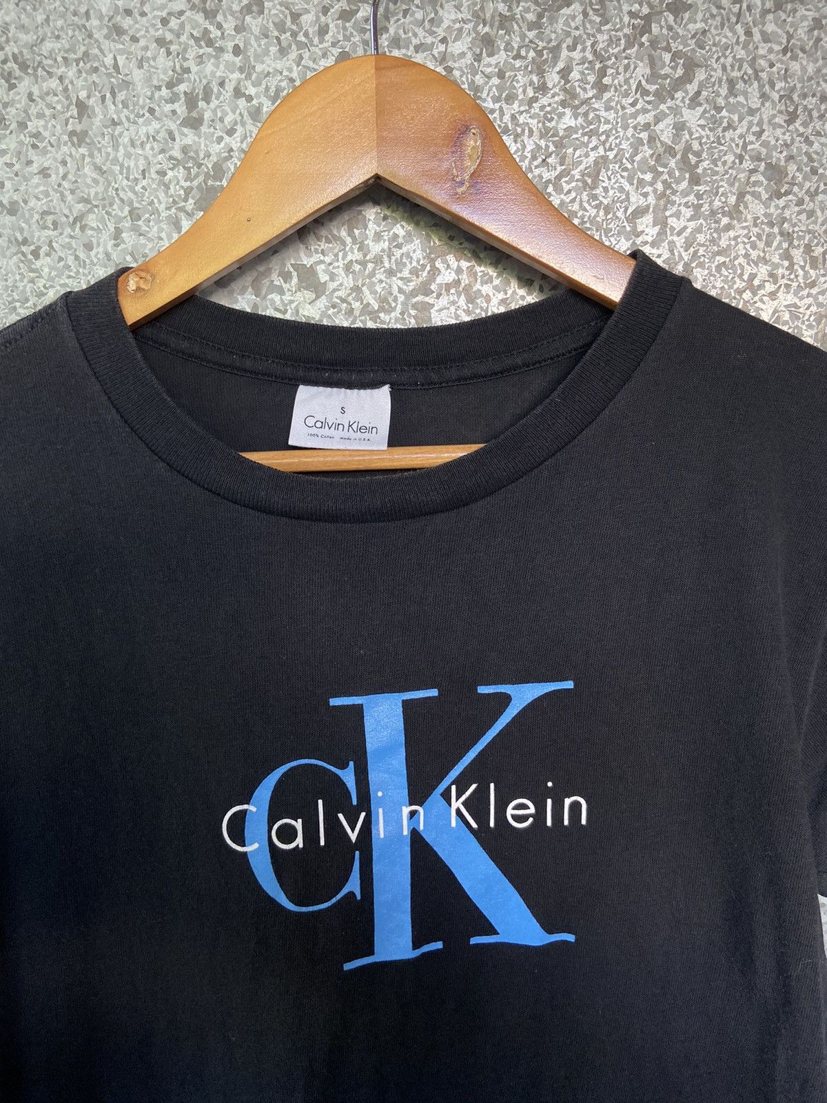 Calvin Klein 🔥 Vtg 90s Vtg Calvin Klein t shirt spell out made in Usa Size US S / EU 44-46 / 1 - 1 Thumbnail
