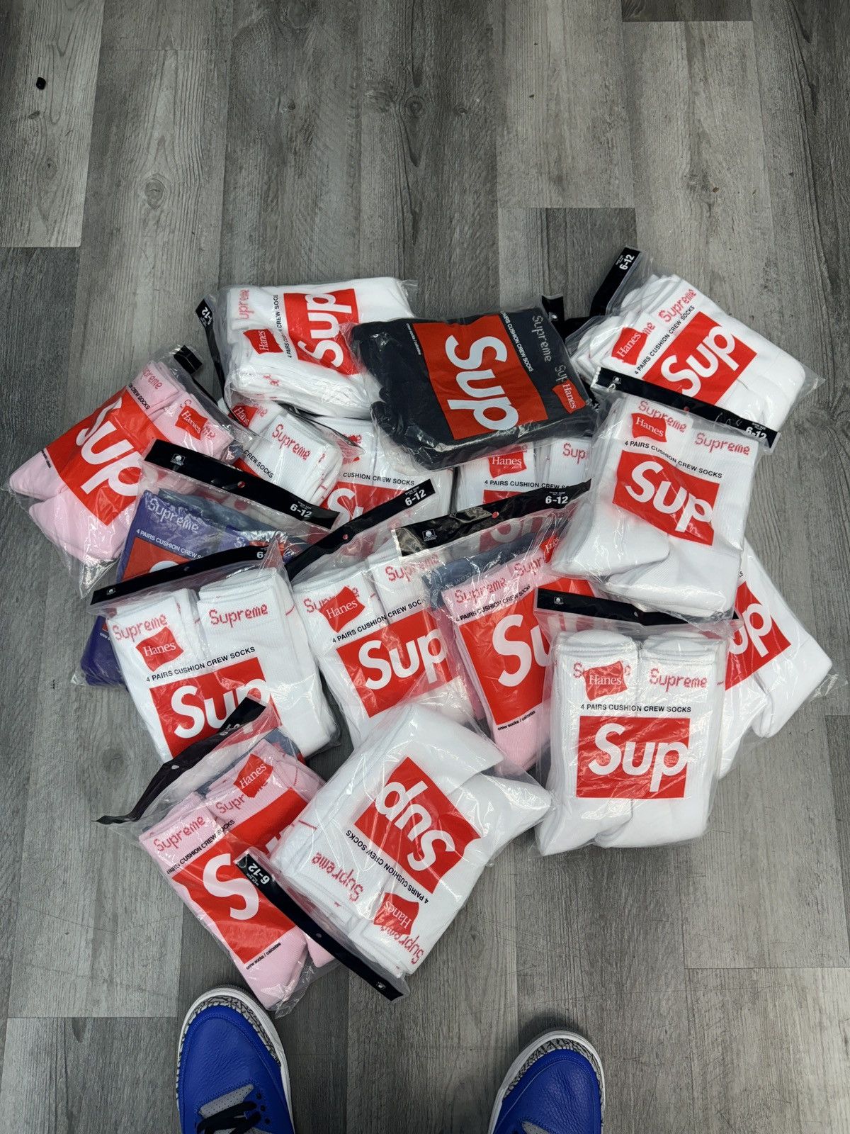 Supreme Supreme Hanes Socks (4 pack Sealed) Size ONE SIZE - 2 Thumbnail
