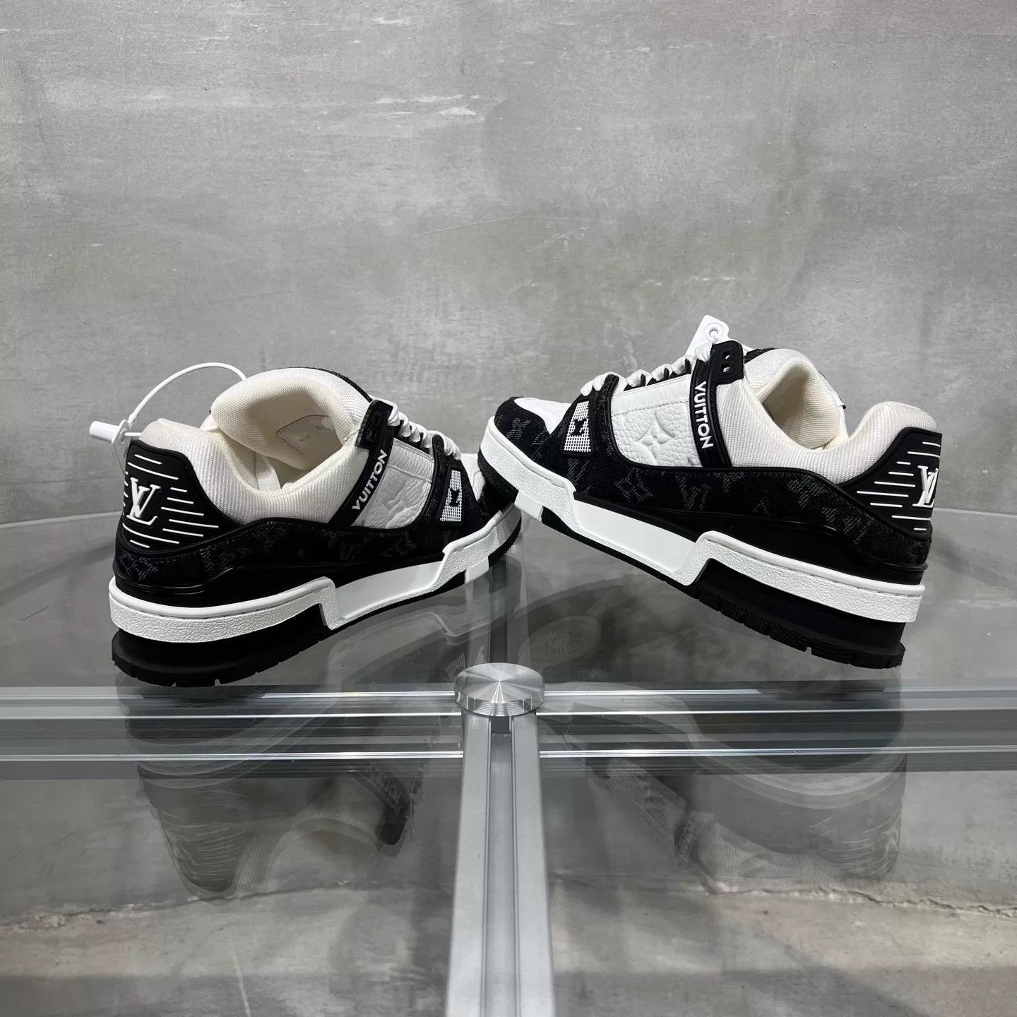 Louis Vuitton LV Trainer black white denim 37.5 Size US 7 / IT 37 - 5 Thumbnail