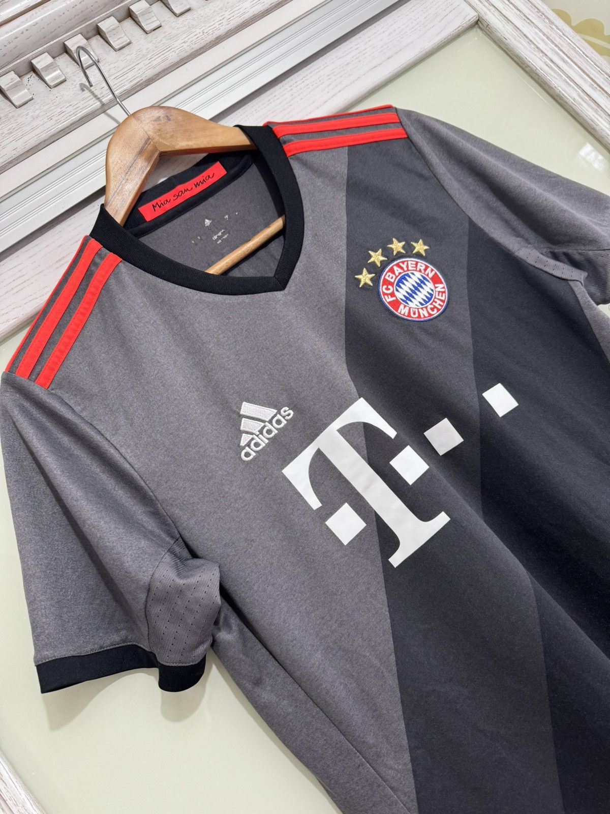 Adidas Vidal 23 Bayern Munich 2016-2017 Away Soccer Jersey Football Size US S / EU 44-46 / 1 - 4 Thumbnail