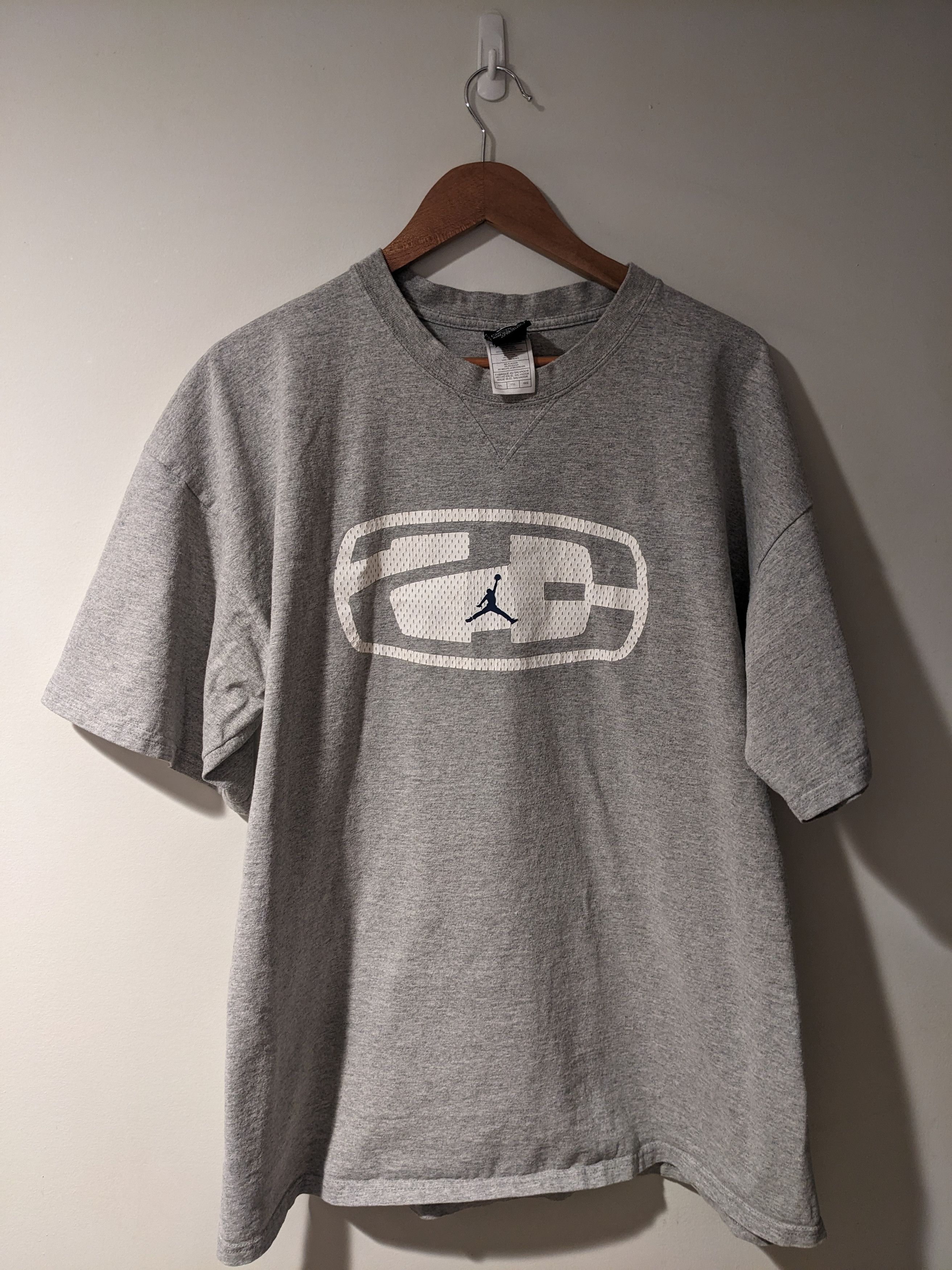 Jordan Brand × Vintage Vintage Y2K Jordan Brand Jump Man 23 Center Logo T-Shirt Size US XXL / EU 58 / 5 - 1 Thumbnail