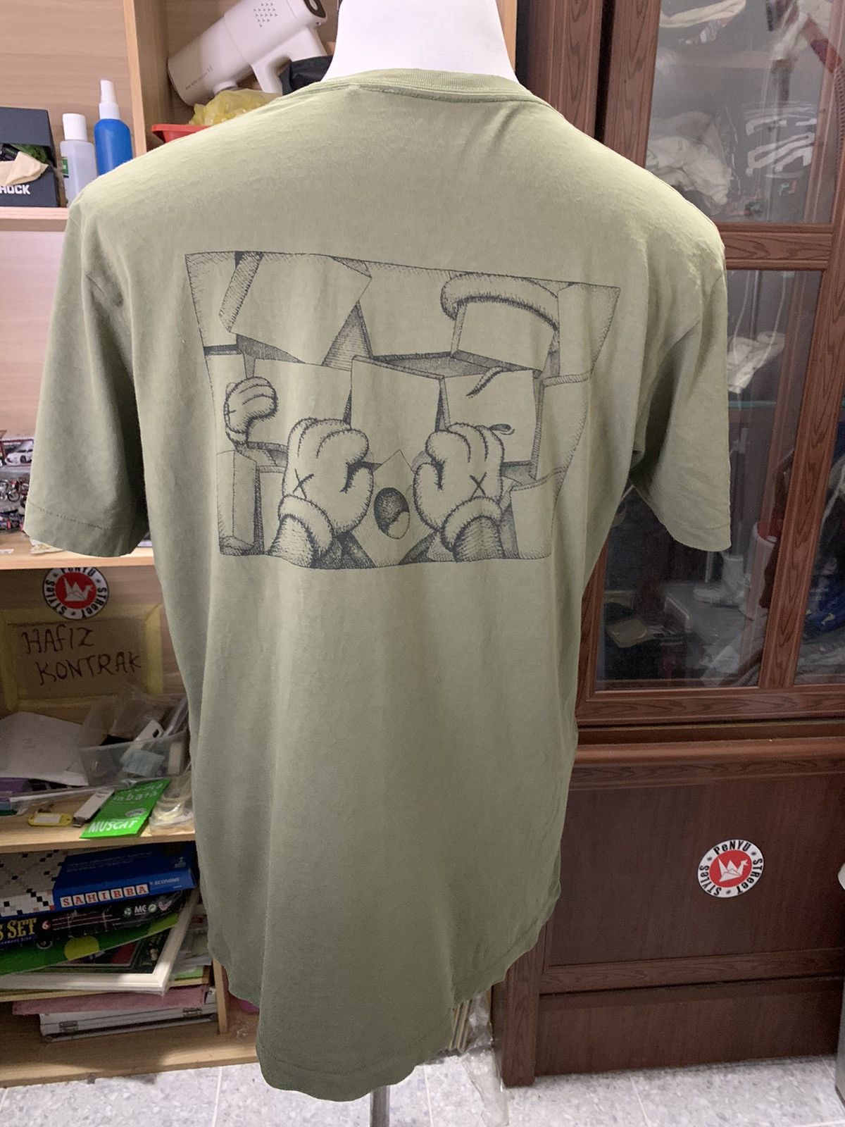 Japanese Brand Vintage Uniclo Collab kaws pocket tee Size US XL / EU 56 / 4 - 5 Thumbnail