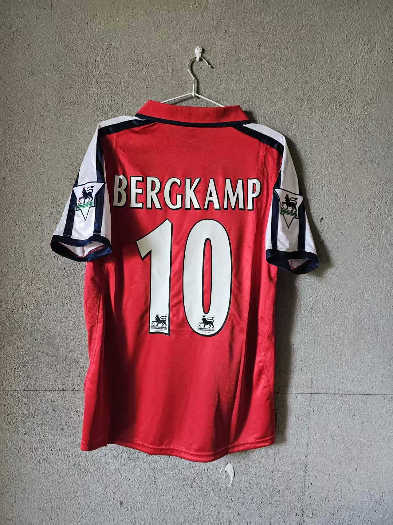 Other 2000 2001 Arsenal 10 Dennis Bergkamp Jersey Size US L / EU 52-54 / 3 - 1 Thumbnail