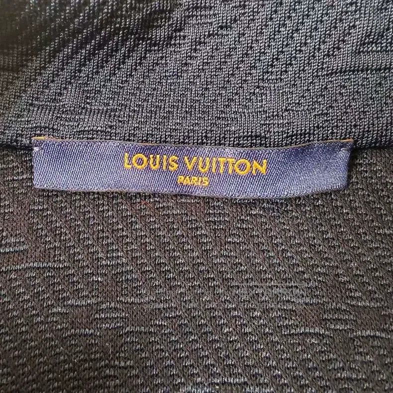 Louis Vuitton Louis Vuitton Dark blue embossed full logo jacket Size US M / EU 48-50 / 2 - 4 Thumbnail