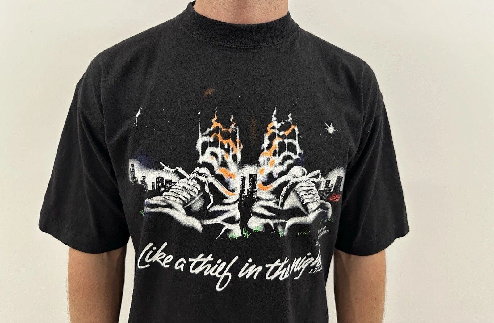 Vintage Vintage 1990s 90s T-Shirt Like a thief in the night 1992 Size US M / EU 48-50 / 2 - 2 Thumbnail