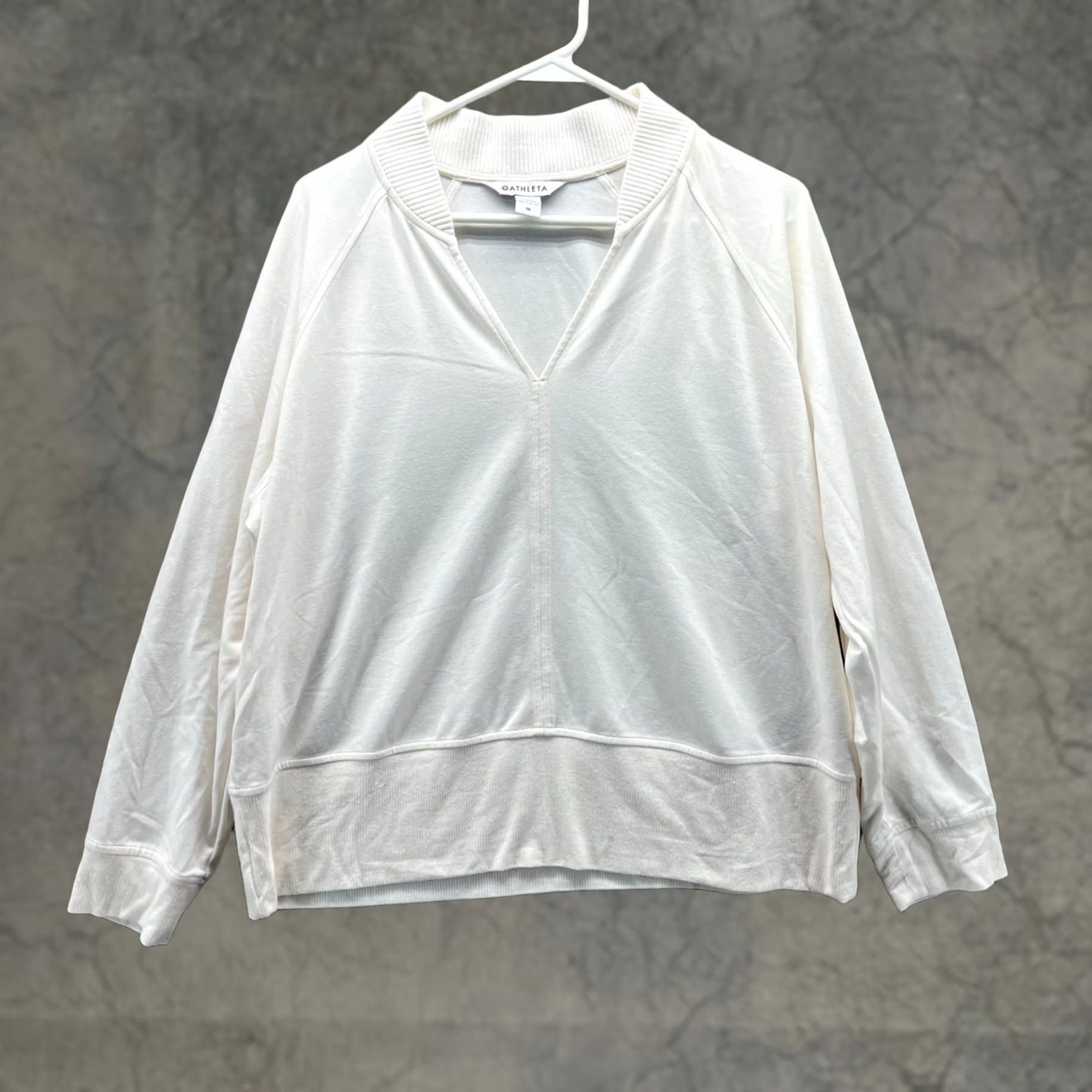 Athleta Athleta Sweatshirt Women 1X White Full Zip Pullover All Seasons Modern Regular Sleeve Long Zip Closure Activewear Winter Spring Fall Men? Ladies Size XL / US 12-14 / IT 48-50 - 1 Thumbnail