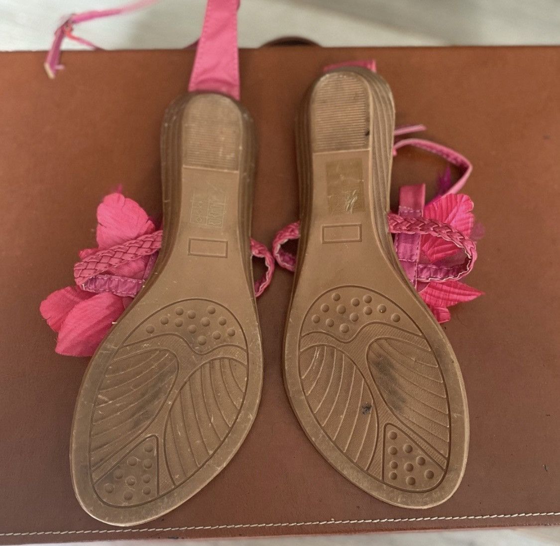 Other VINTAGE YOKI HOT PINK SANDALS FLATS Size US 7 / IT 37 - 10 Thumbnail