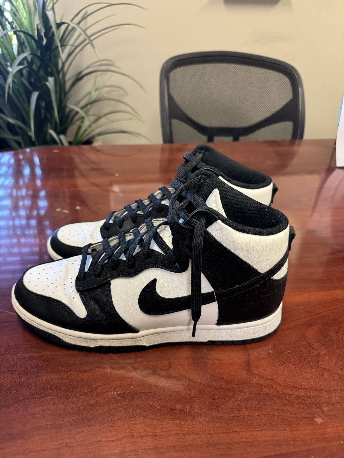 Nike Hightop nike panda dunks Size US 11 / EU 44 - 1 Thumbnail