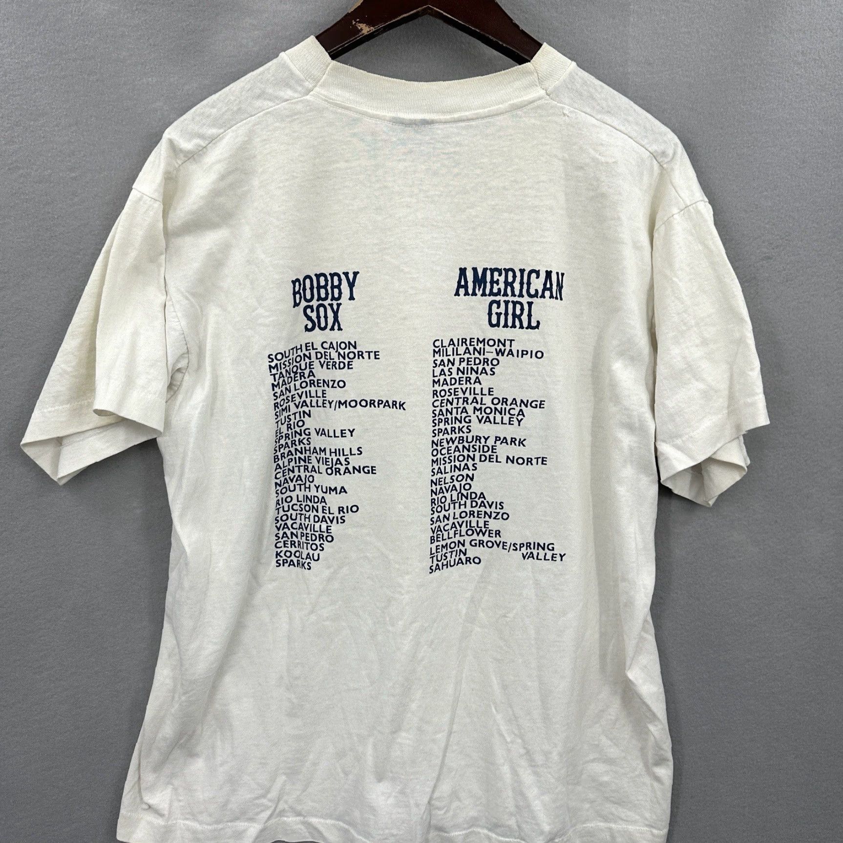 Hanes VINTAGE Hanes T-Shirt Mens XL White Cotton Blend 90s 1990s 90s Graphic Print Double-Sided SS Y2K Bobby Sox American Girl Softball Shirt Size US XL / EU 56 / 4 - 5 Thumbnail