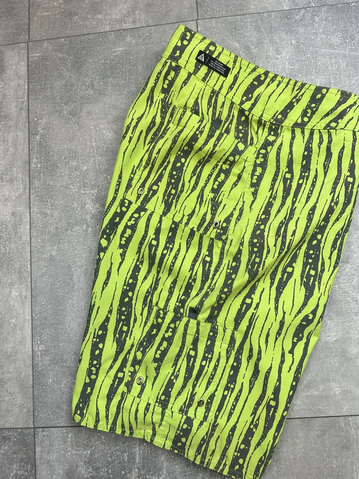 Vintage Nike ACG Vintage Outdoor Printed Shorts Small Logo Size US 34 / EU 50 - 2 Thumbnail