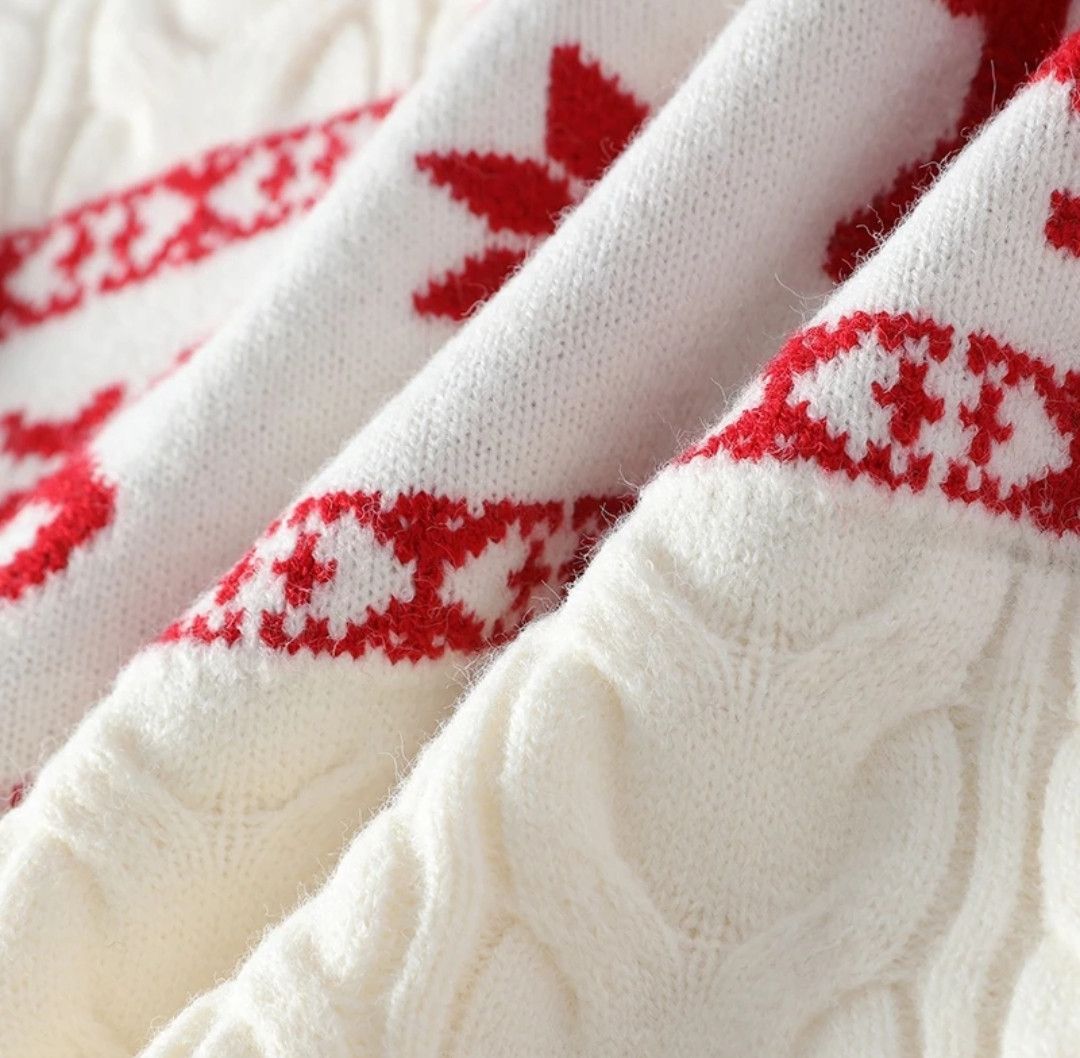 Luxury Cashmere Christmas Deer Sweater Thick Warm & Stylish