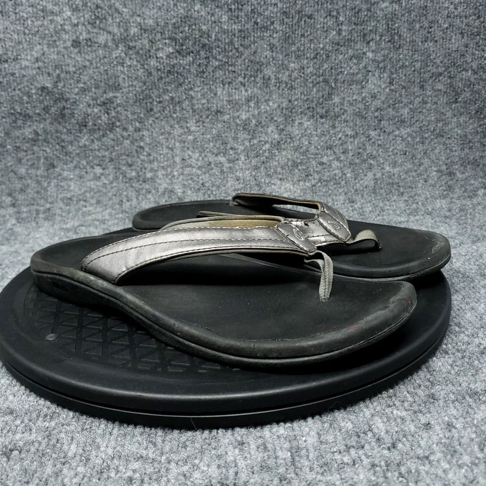 Olukai OluKai Ohana W Black Silver Flip Flops 20110-7348 US W8 EUR 48 Outsole Size US 8 / EU 41 - 2 Thumbnail