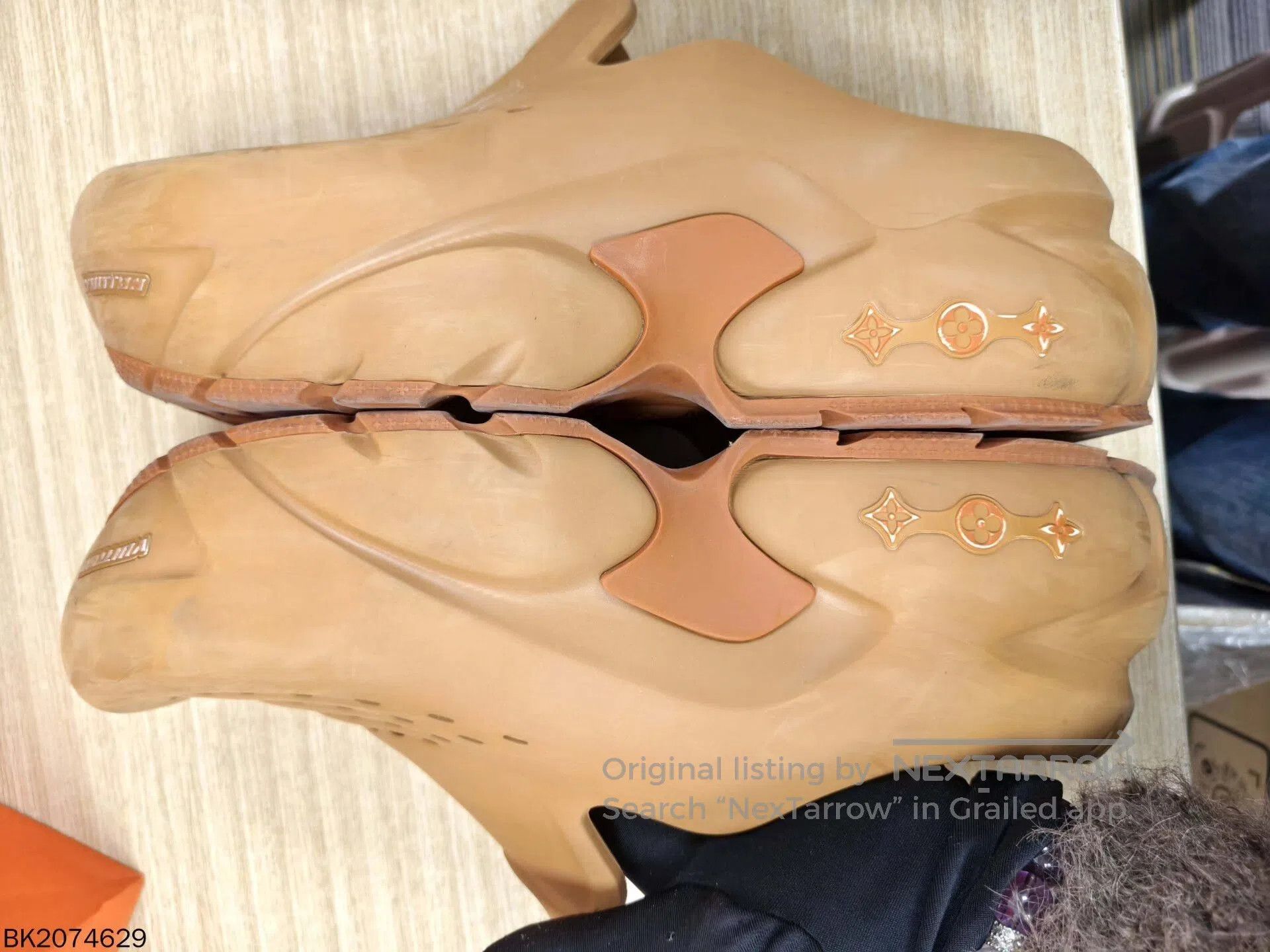 Louis Vuitton louis vuitton shark leather sandals size 11. Size US 11 / EU 44 - 2 Thumbnail