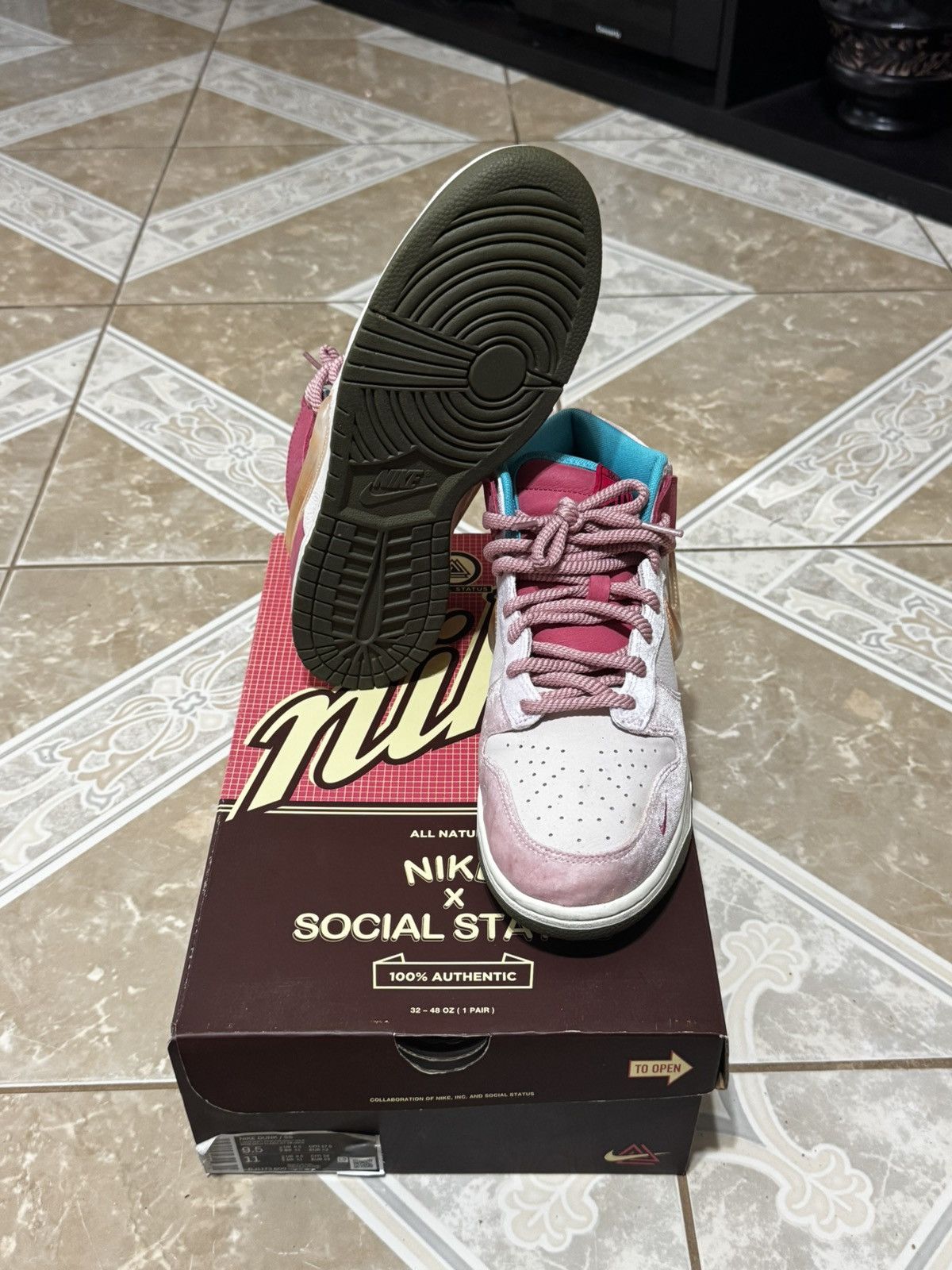 Social Status Social status strawberry milk mid dunks Size US 9.5 / EU 42-43 - 5 Thumbnail