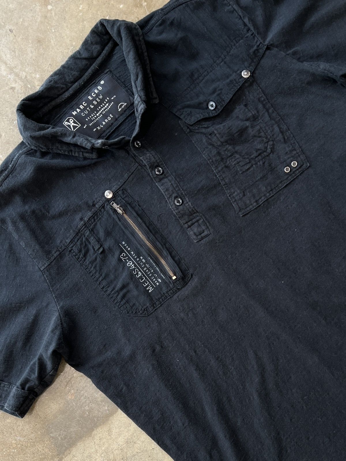 Marc Ecko × Vintage Vintage Y2K Marc Ecko Cut and Sew Quarter Button Polo XL Size US XL / EU 56 / 4 - 1 Thumbnail