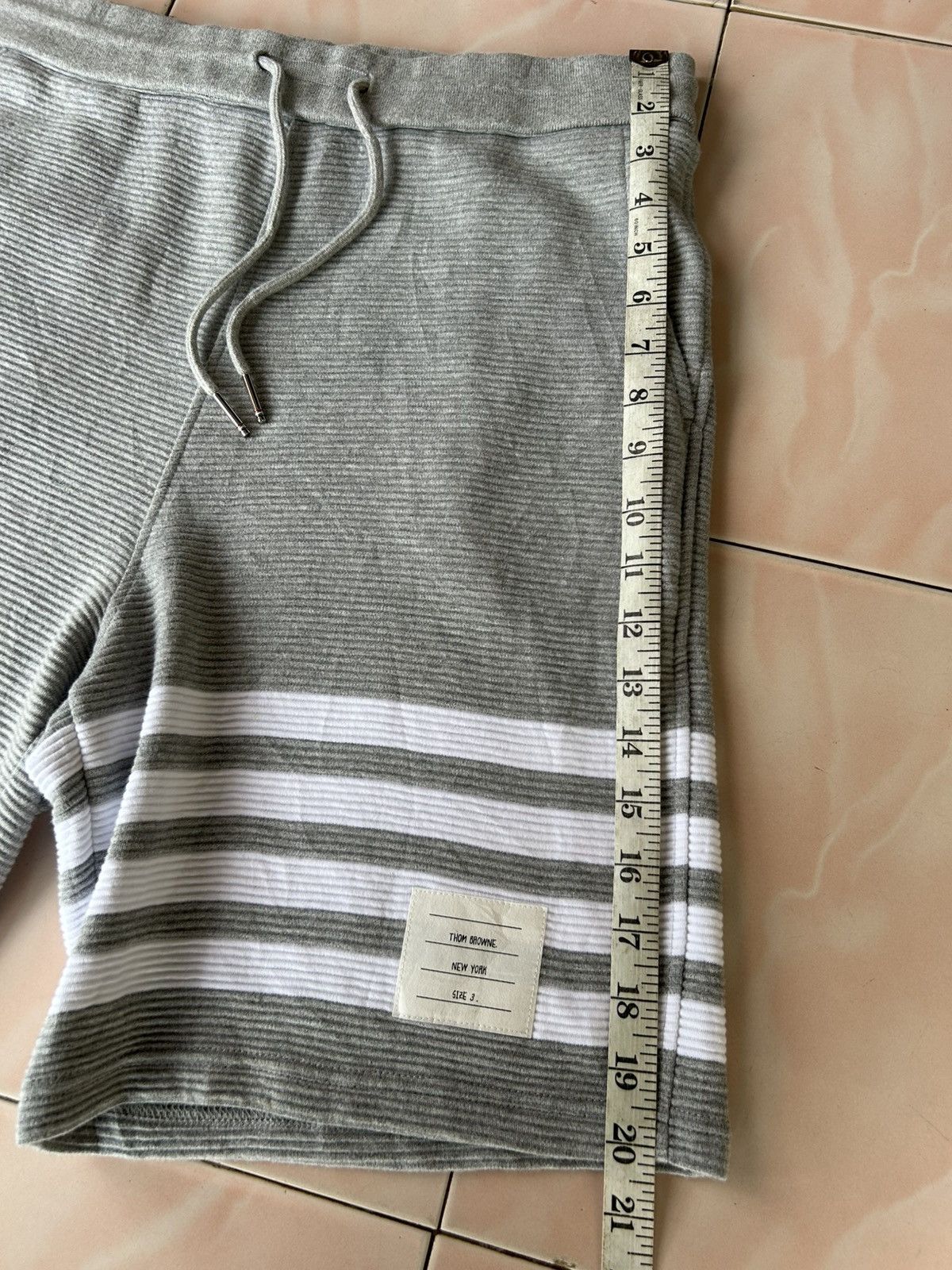 Thom Browne Thom Browne Sweat Short With 4 Bar Stripes Size US 30 / EU 46 - 10 Thumbnail