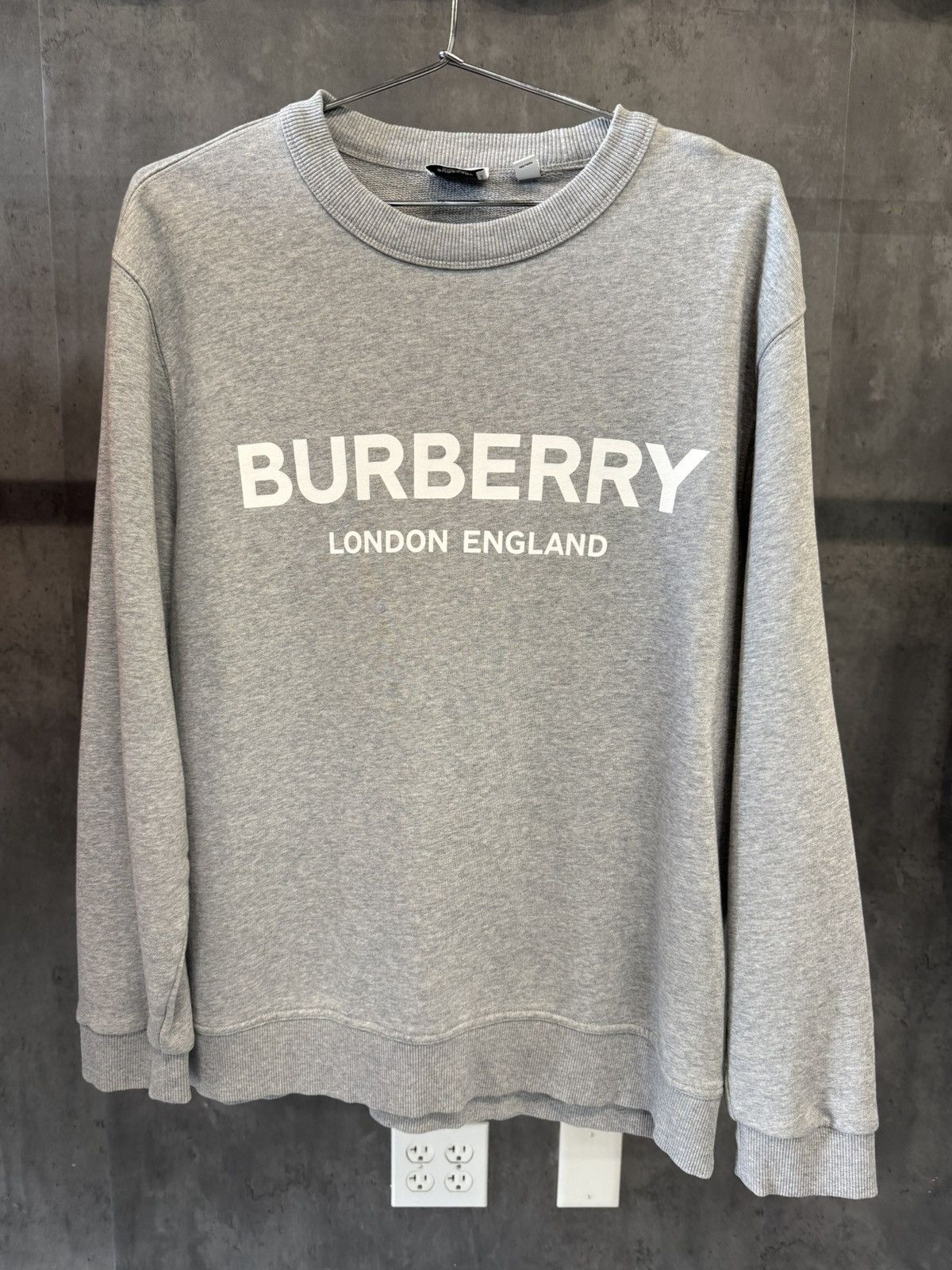 Burberry BURBERRY GREY CREWNECK SIZE L Size US L / EU 52-54 / 3 - 1 Thumbnail