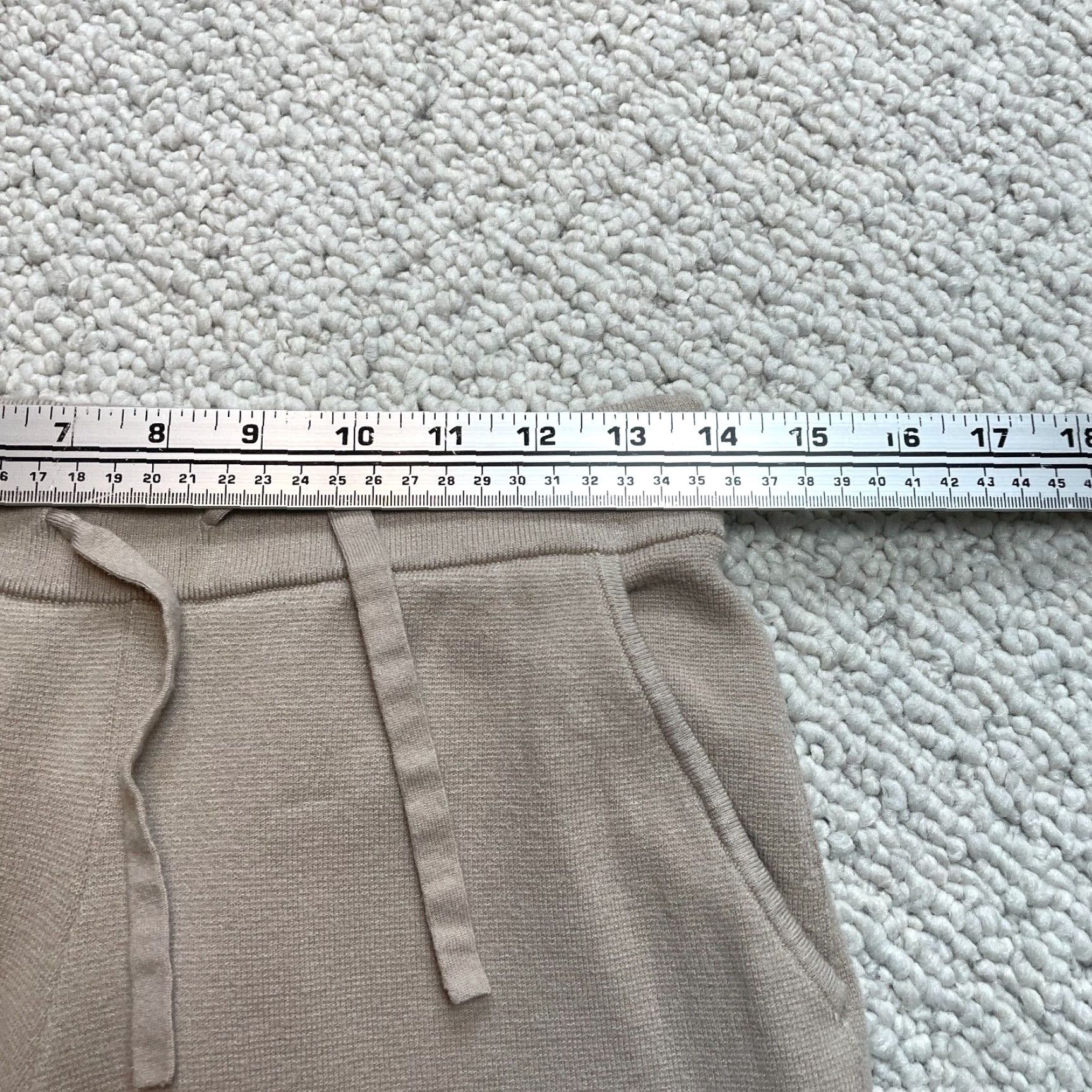 Banana Republic VINTAGE Banana Republic Sweatpants Womens Small Beige Tan Pockets Drawstring Ankle 28x23 Size 28" / US 6 / IT 42 - 7 Thumbnail